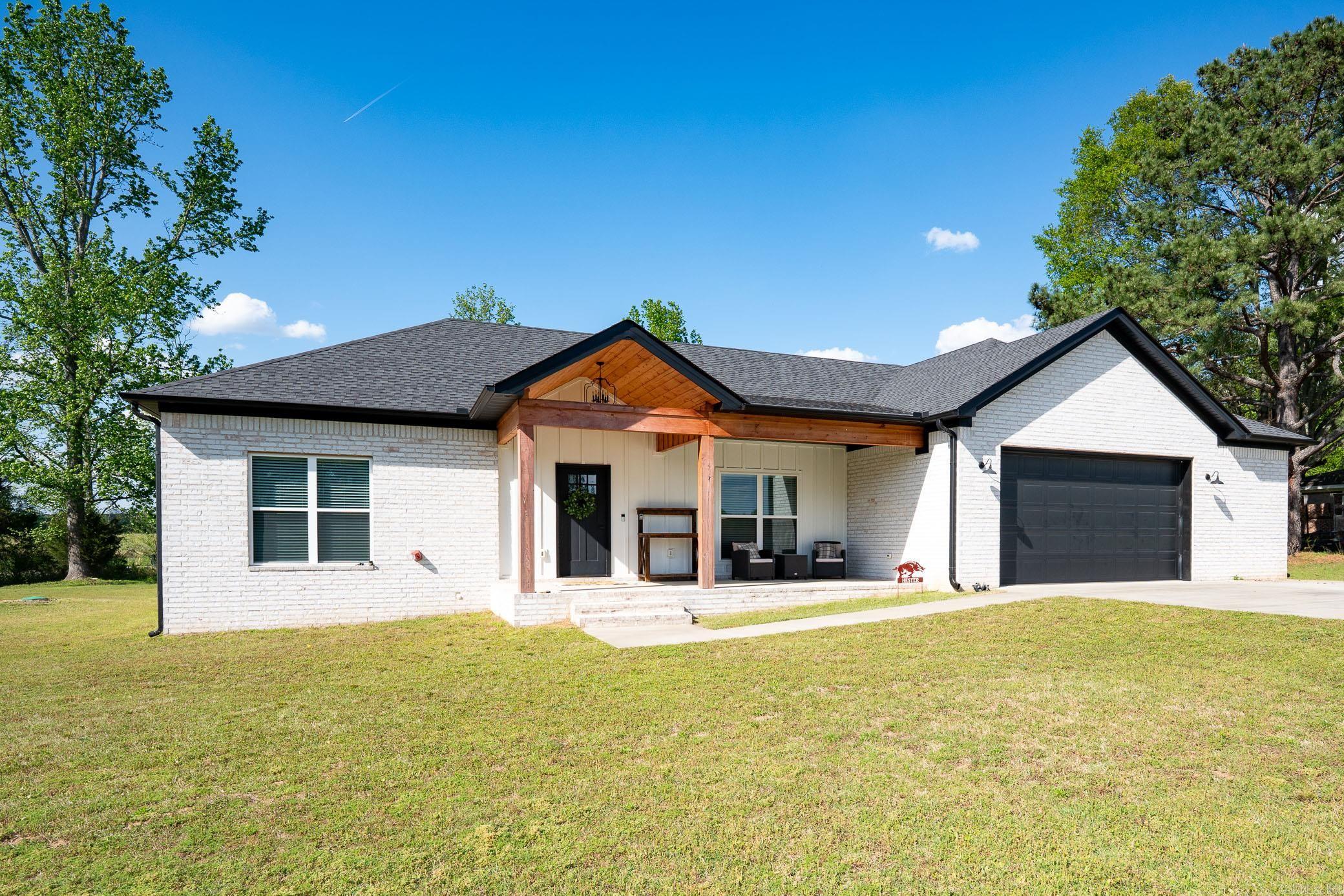 422 HWY 225 W  Greenbrier, AR