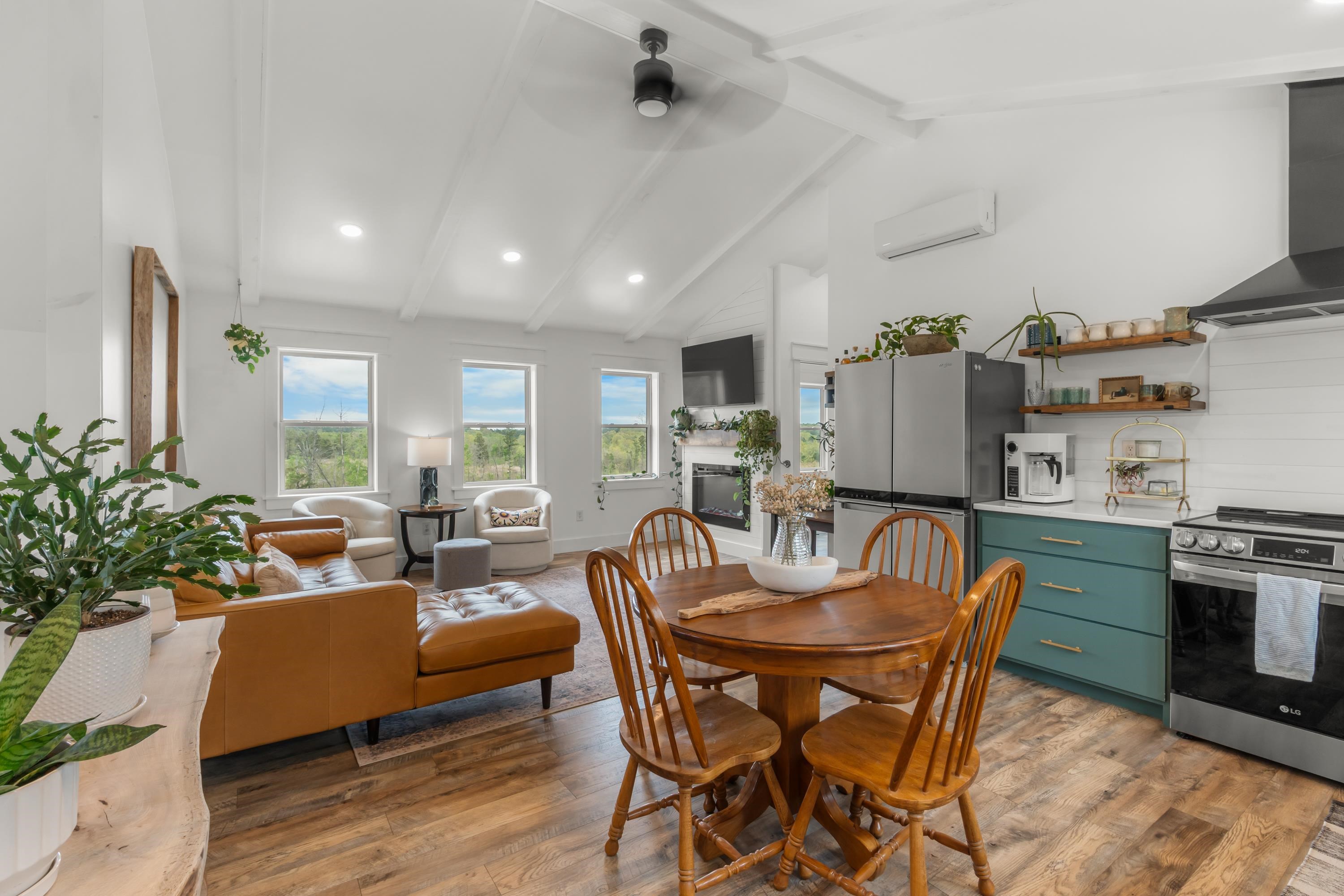 1881 E AR 56 Hwy  Violet Hill, AR