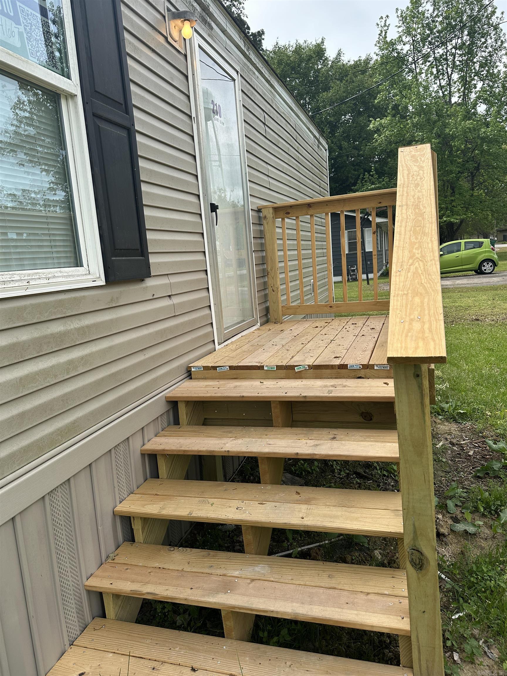 210 E Vine  Russell, AR