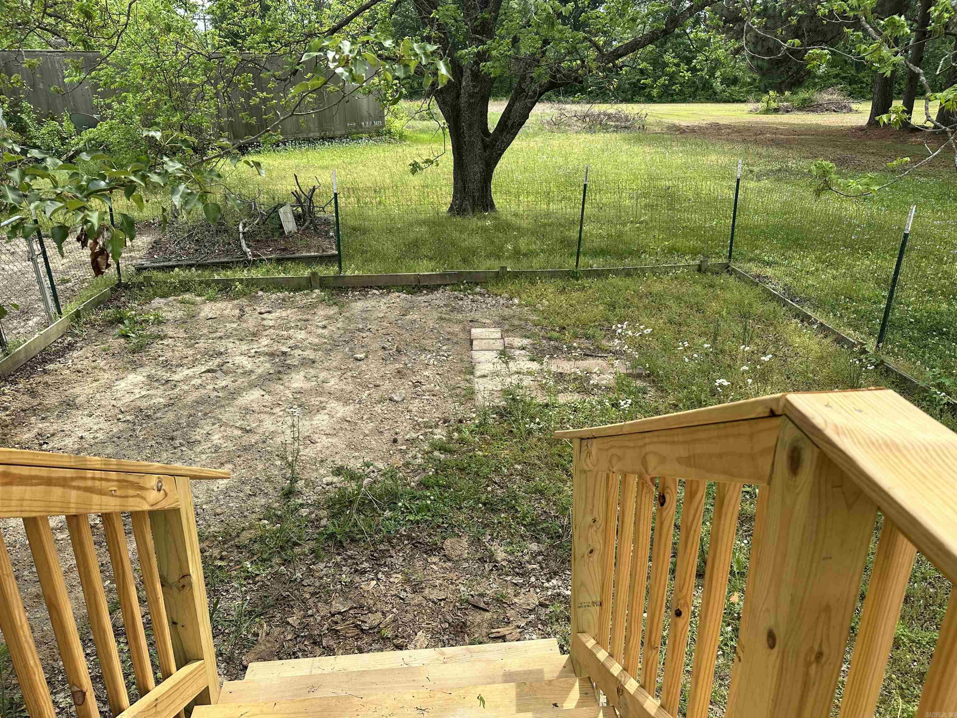 210 E Vine  Russell, AR