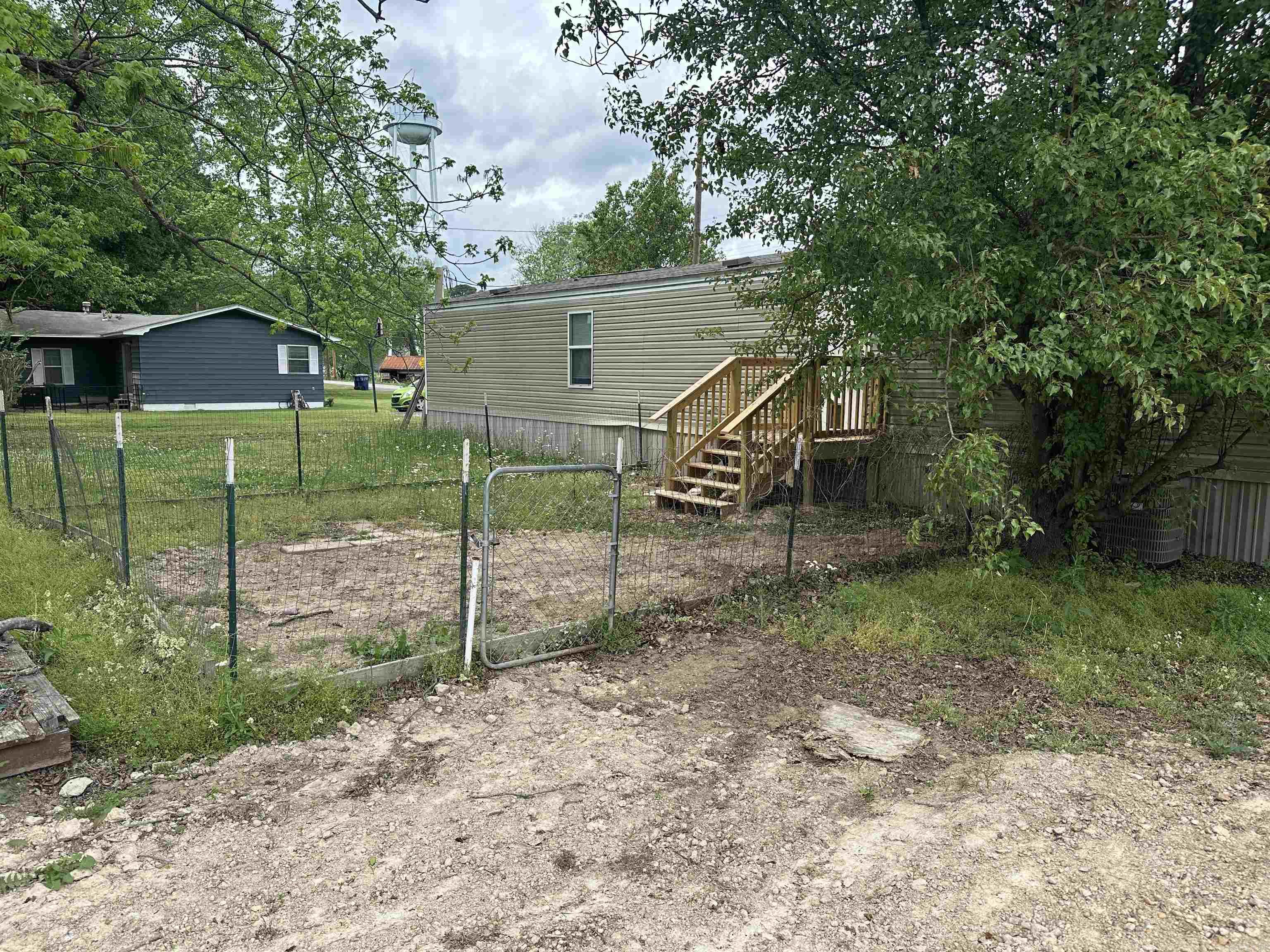 210 E Vine  Russell, AR