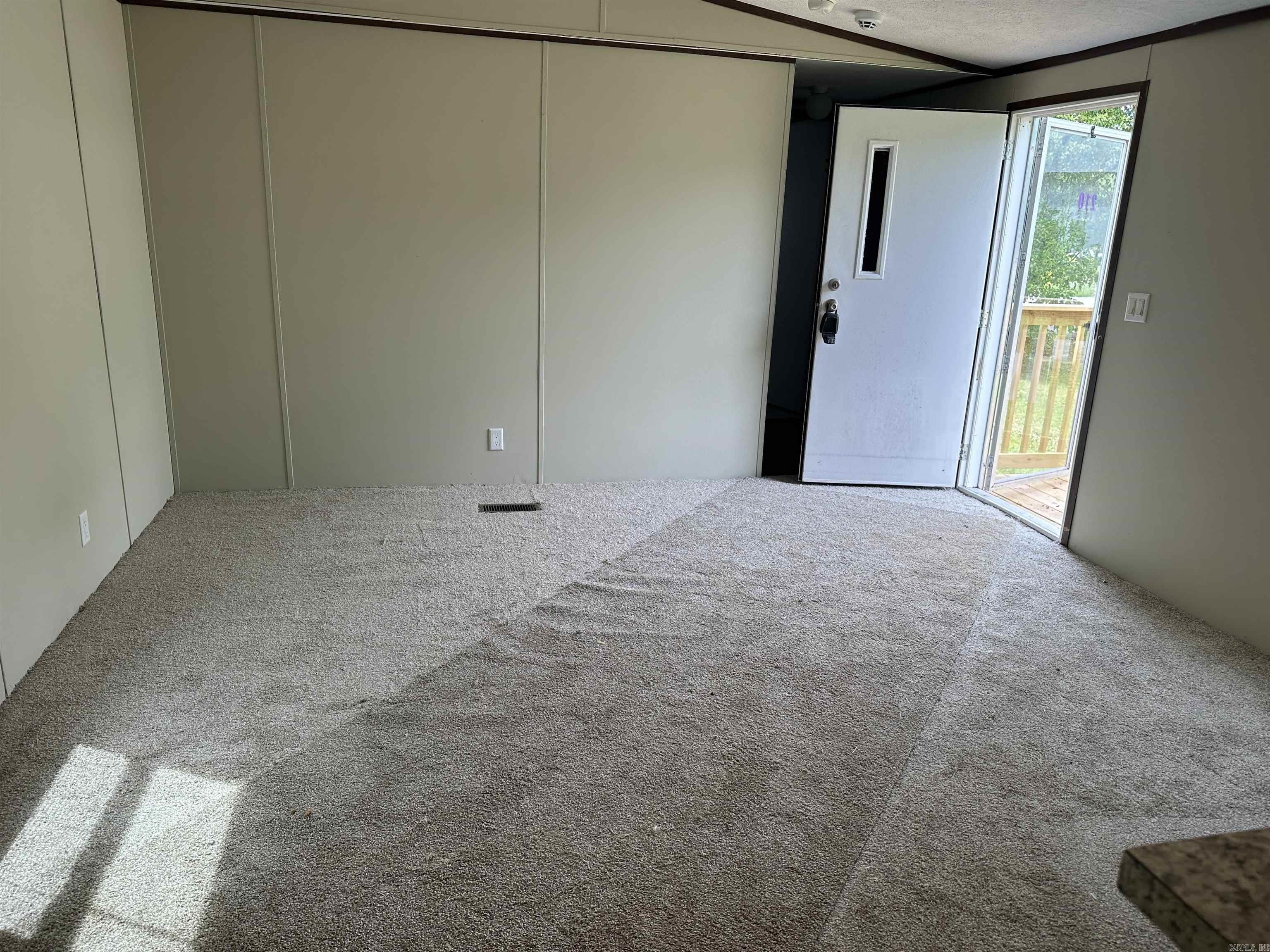 210 E Vine  Russell, AR