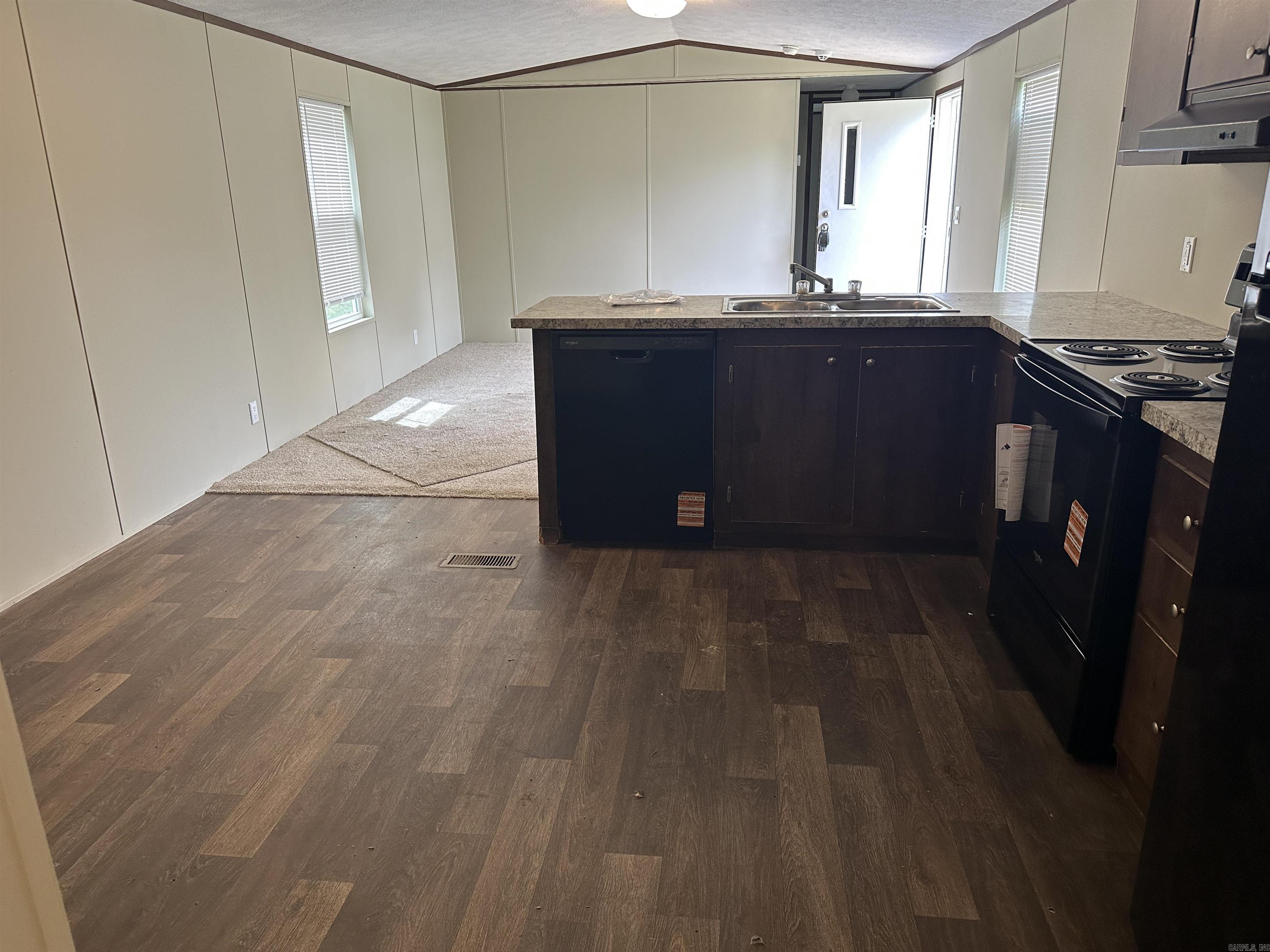 210 E Vine  Russell, AR