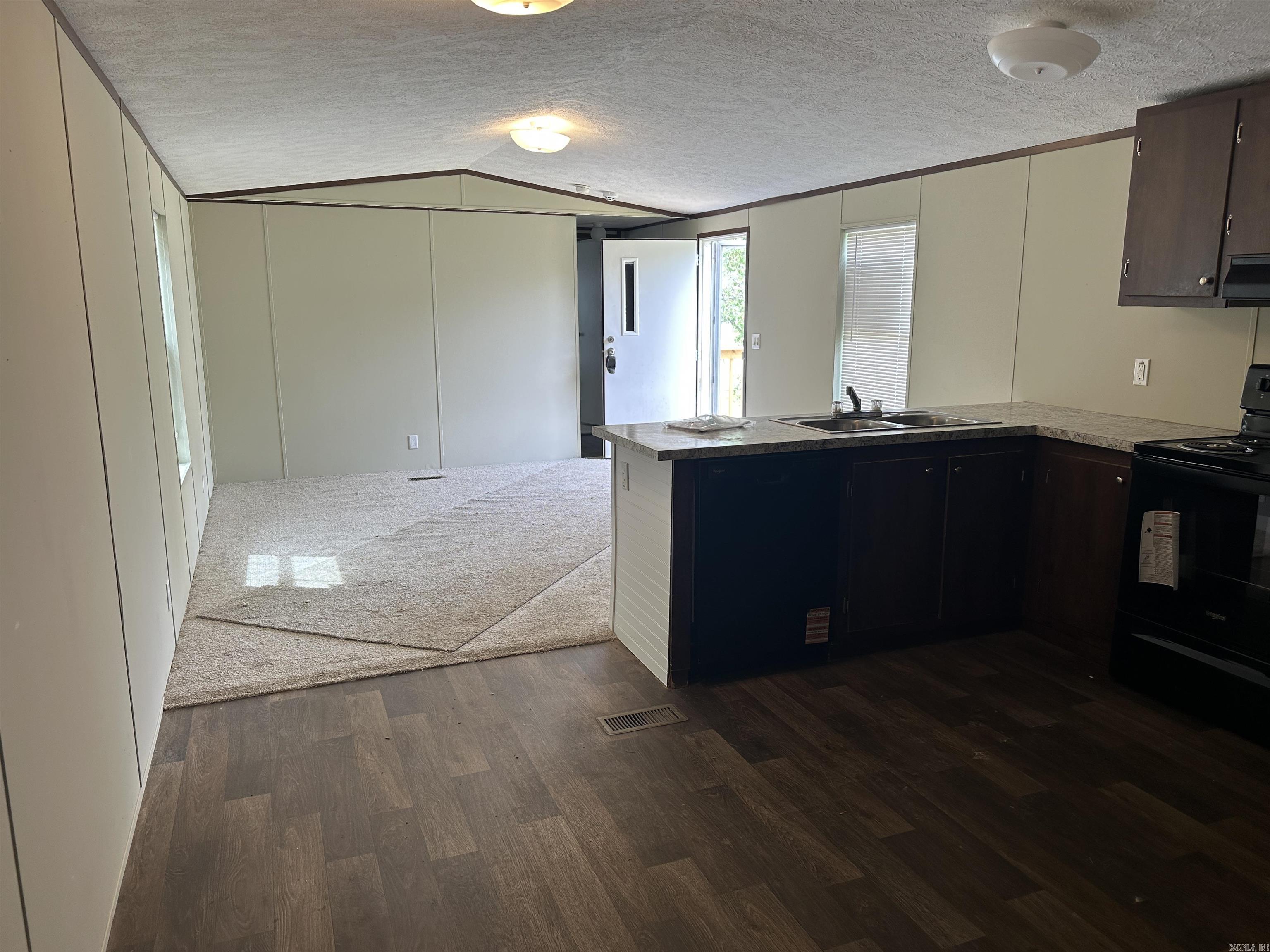 210 E Vine  Russell, AR