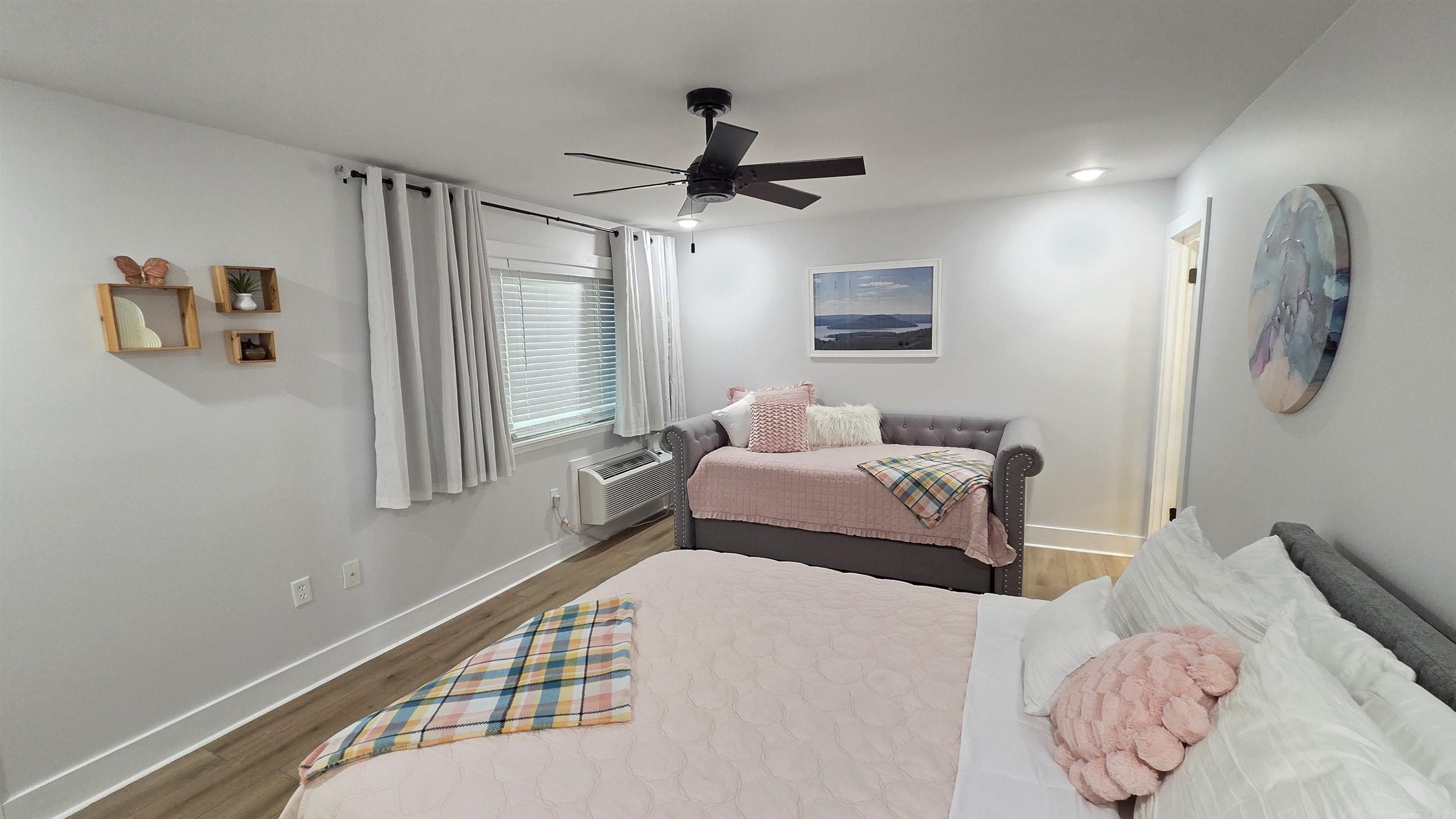 125 Cliff Side  Fairfield Bay, AR