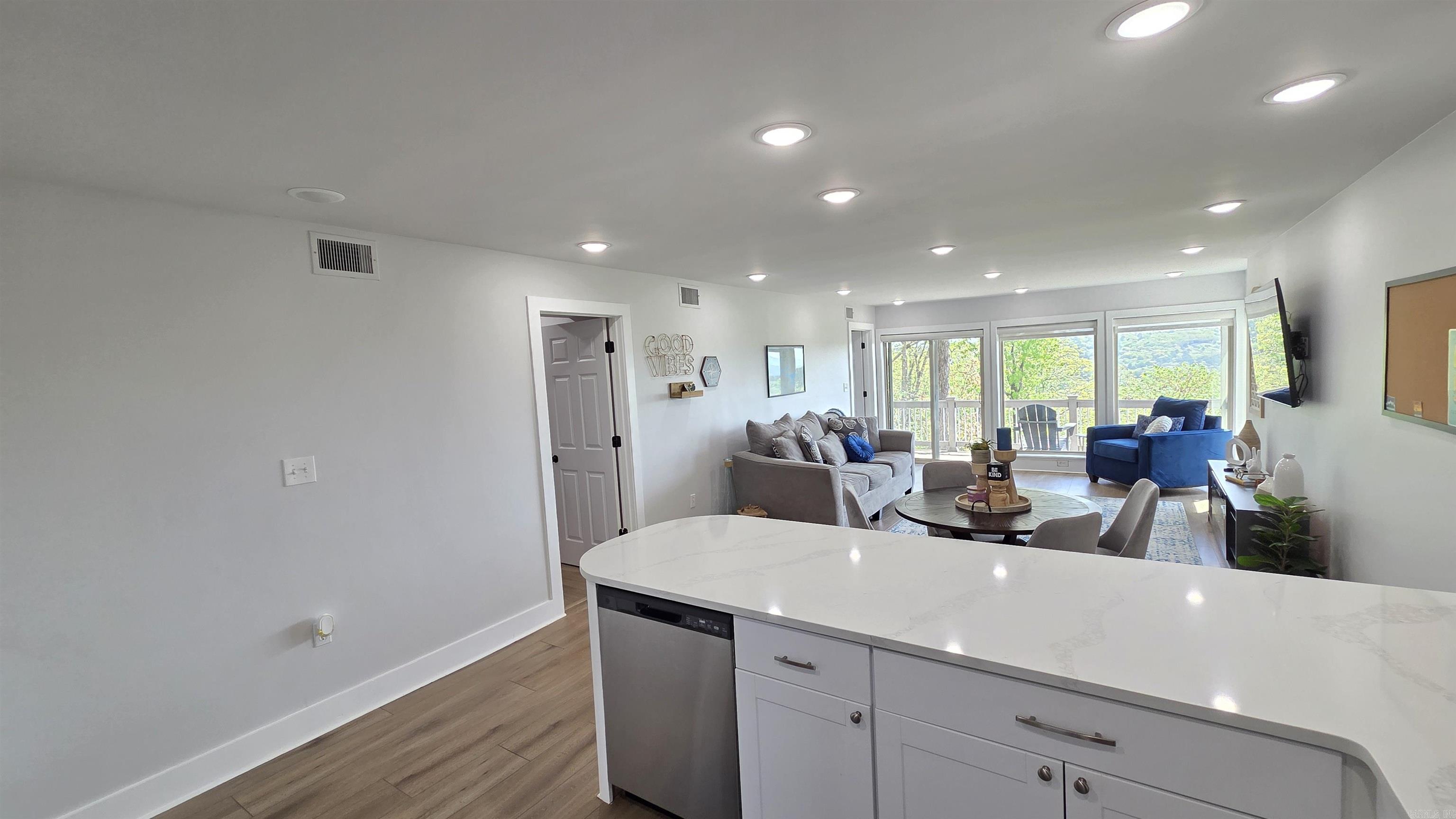 125 Cliff Side  Fairfield Bay, AR