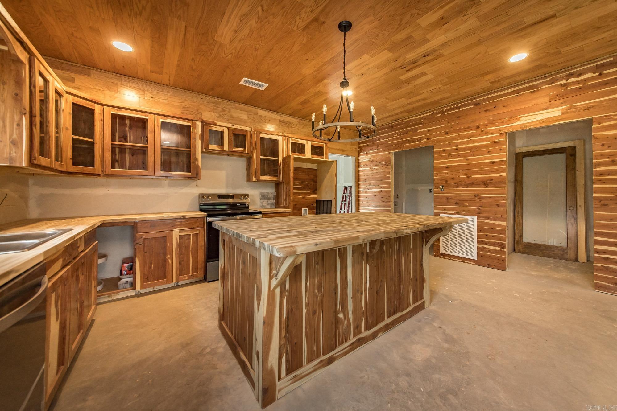 155 Woodard Ln.  Heber Springs, AR