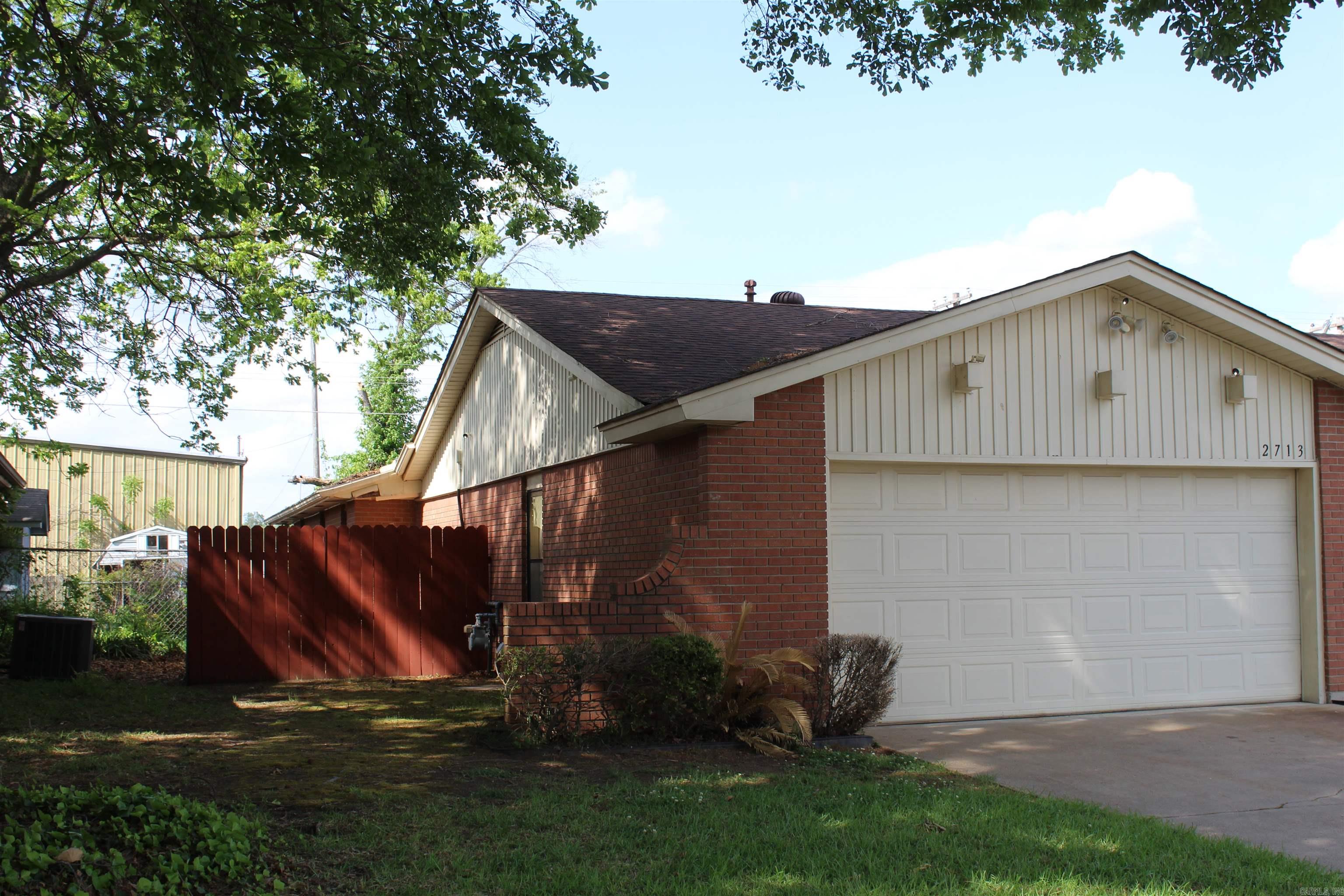 2713 E 10th Ave  Pine Bluff, AR