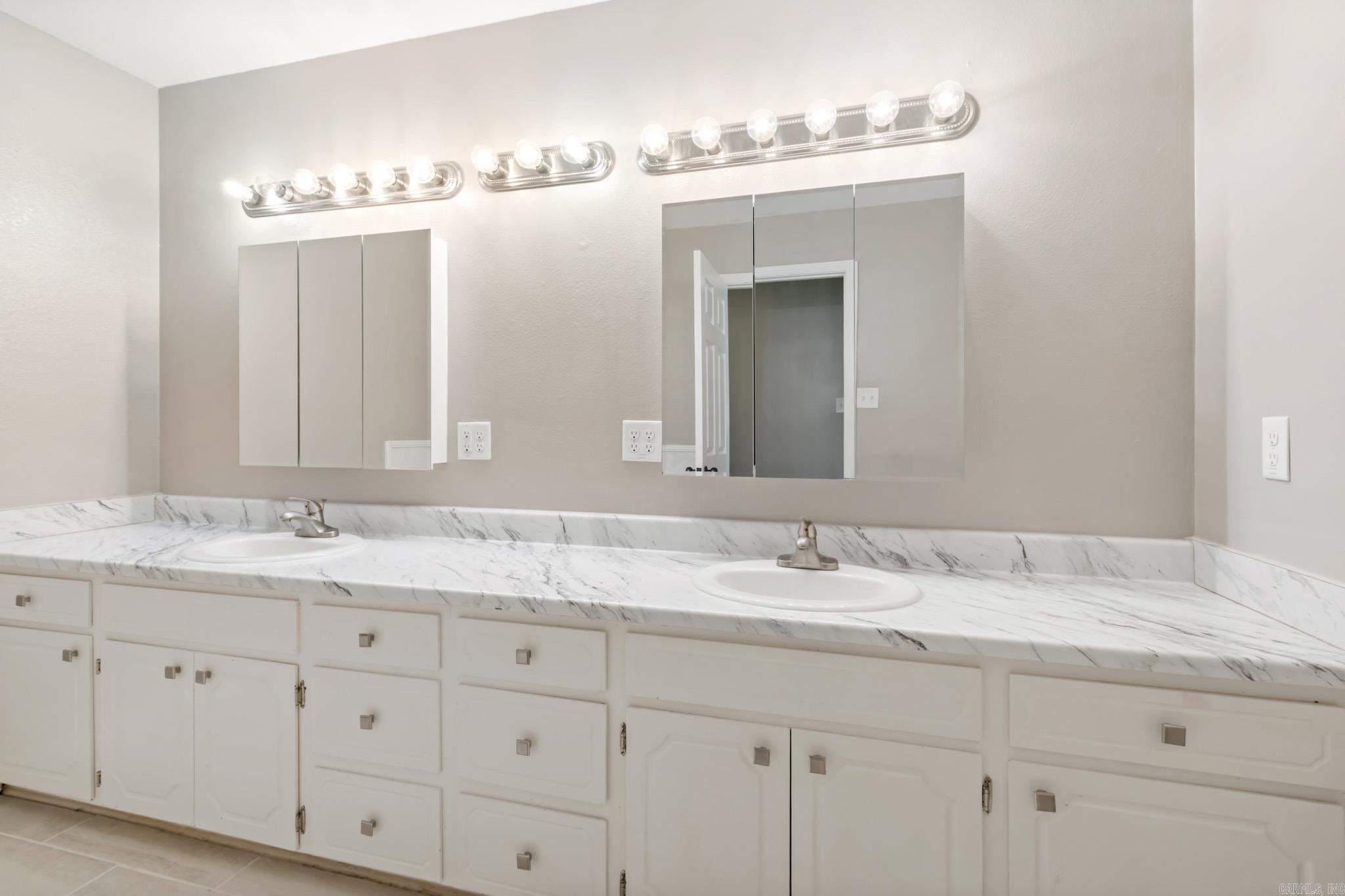 1 Foxboro  Searcy, AR