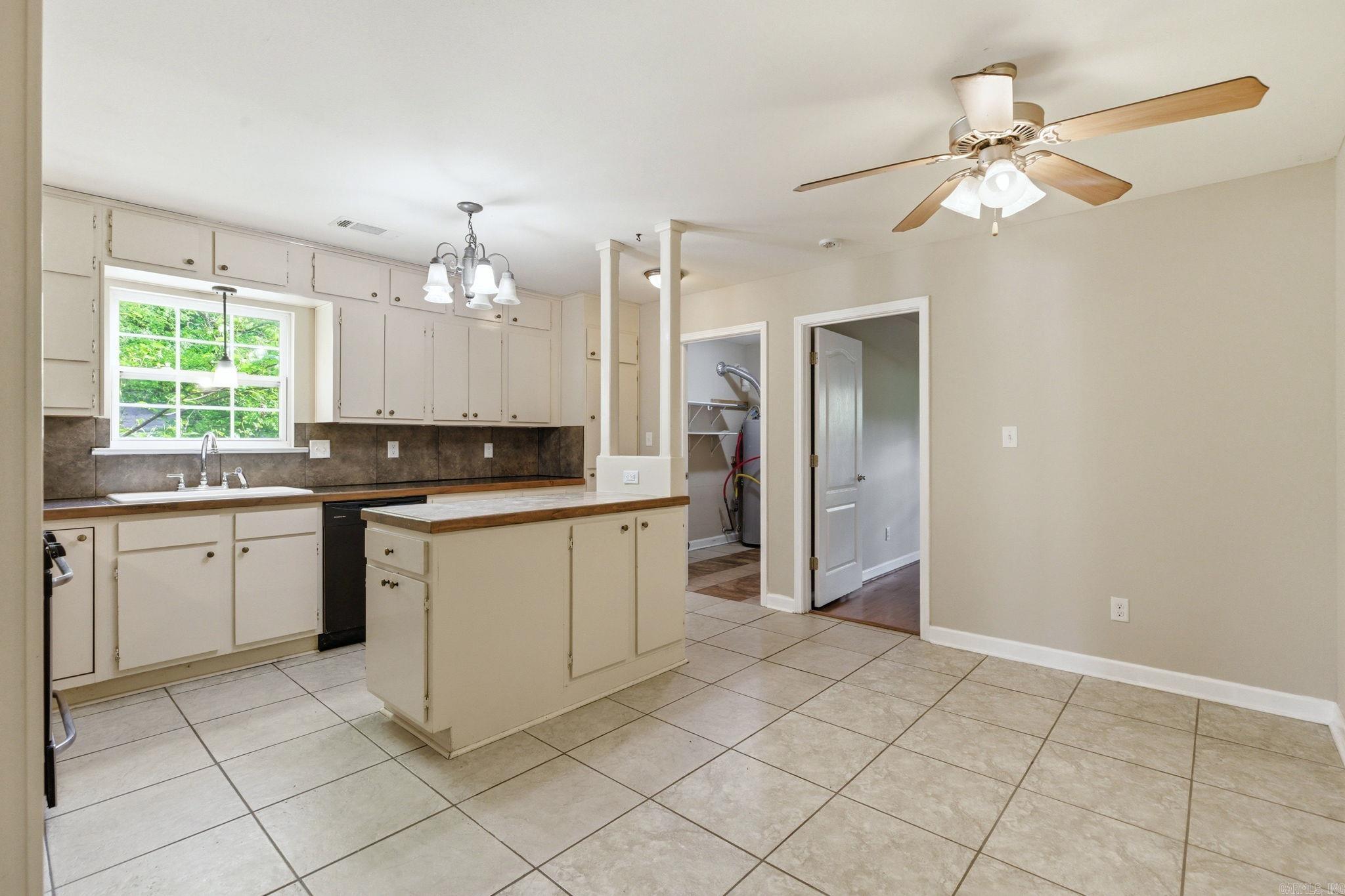 304 S 3rd St  Benton, AR