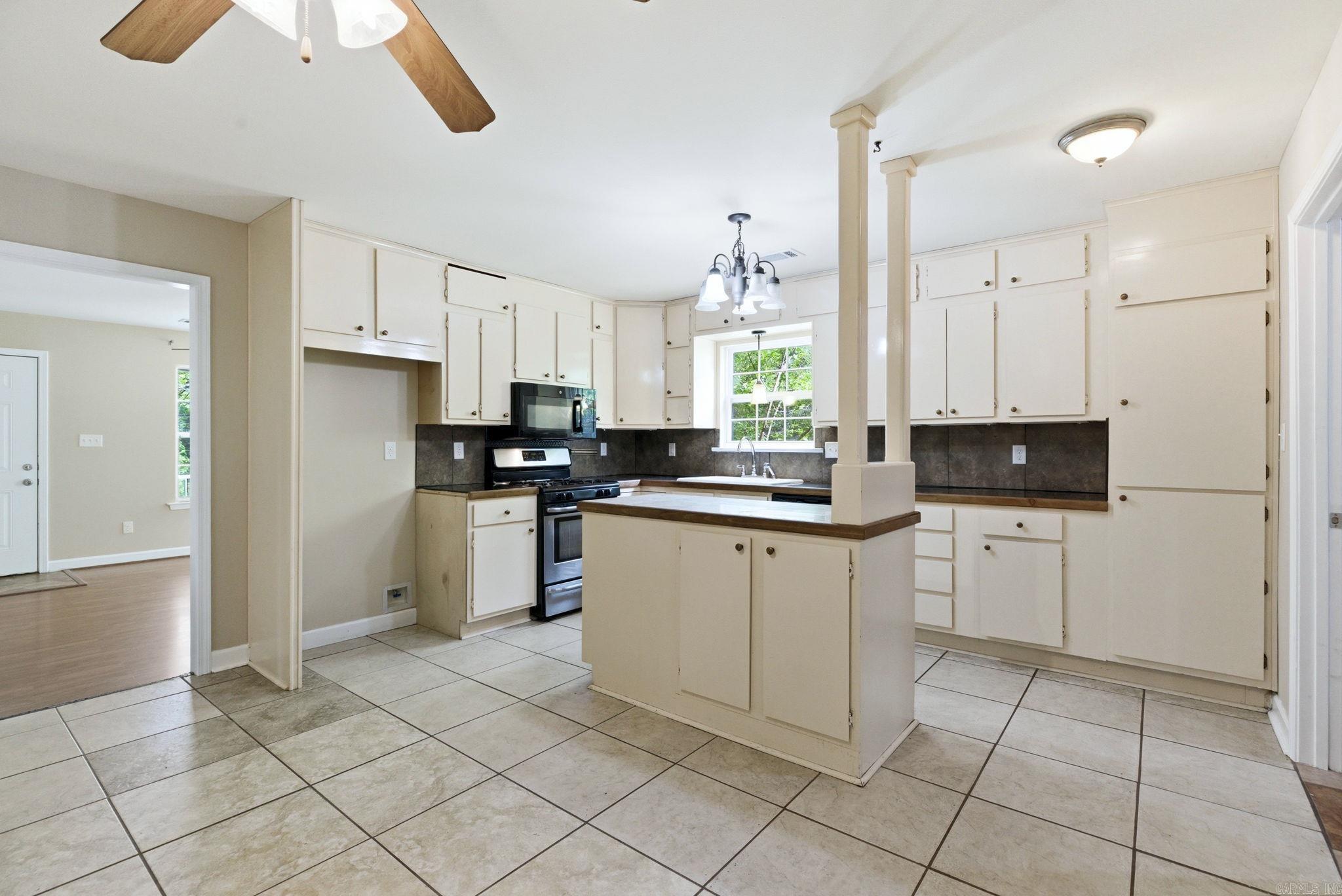 304 S 3rd St  Benton, AR