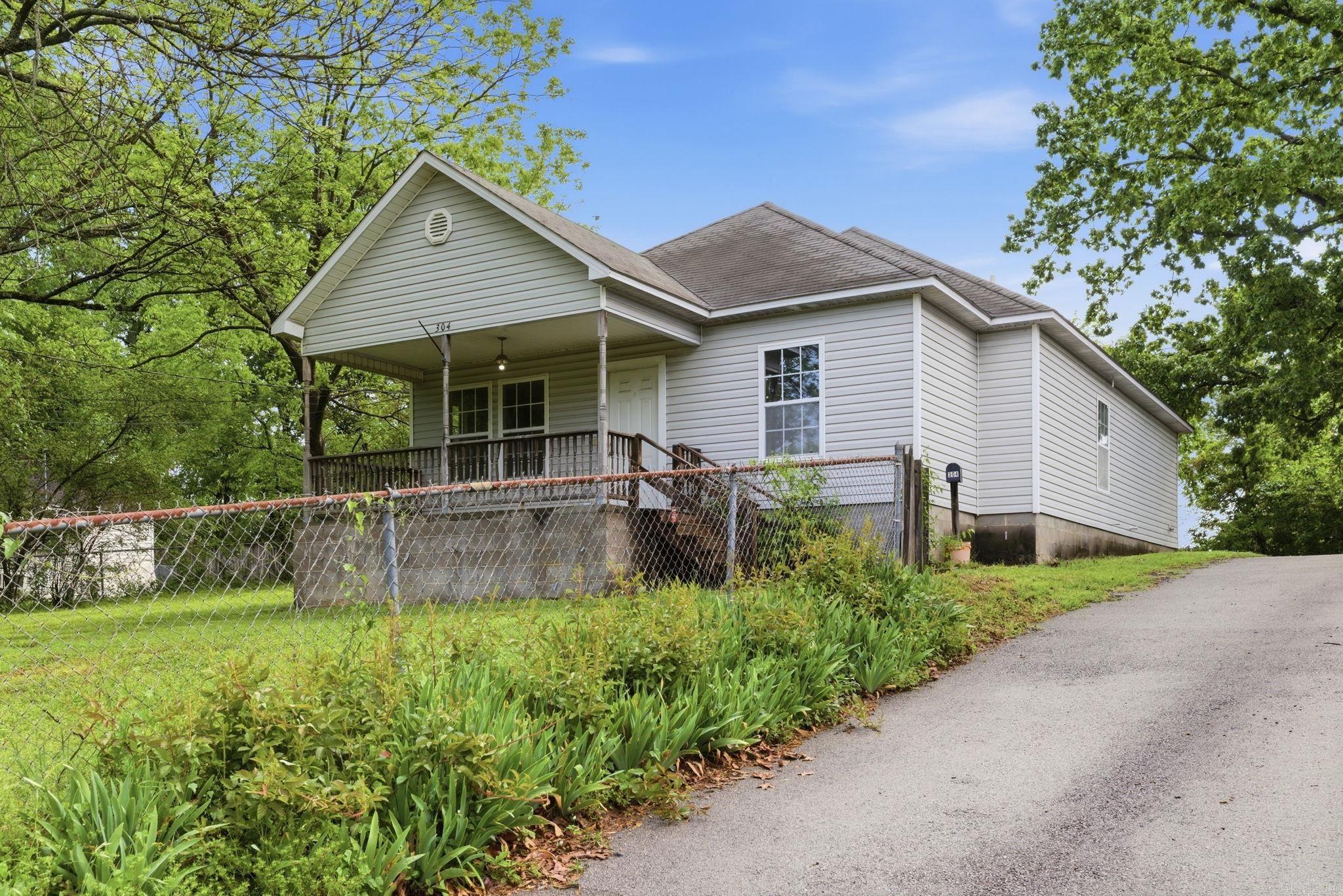 304 S 3rd St  Benton, AR