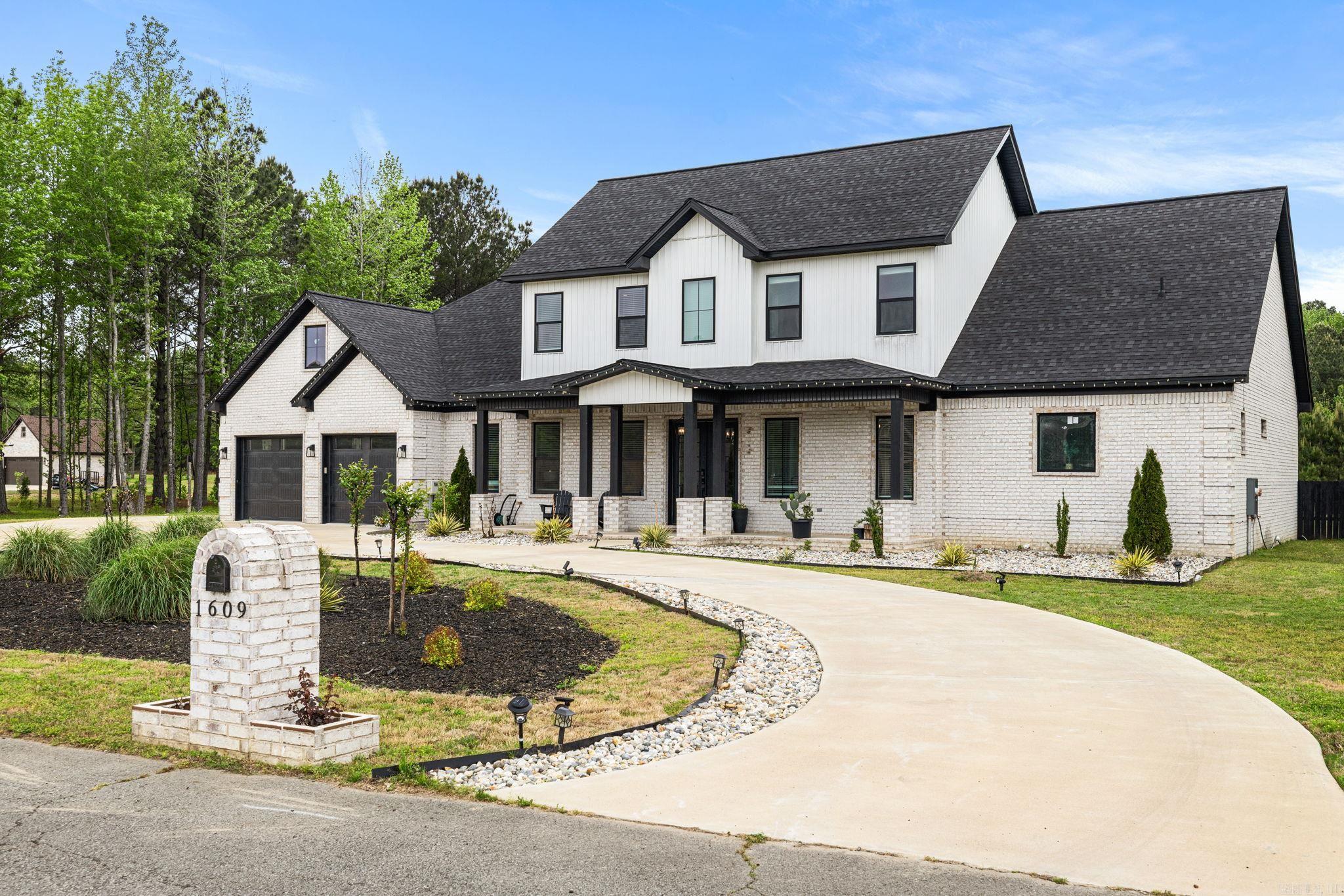 1609 Hunters Chase Rd  Jacksonville, AR