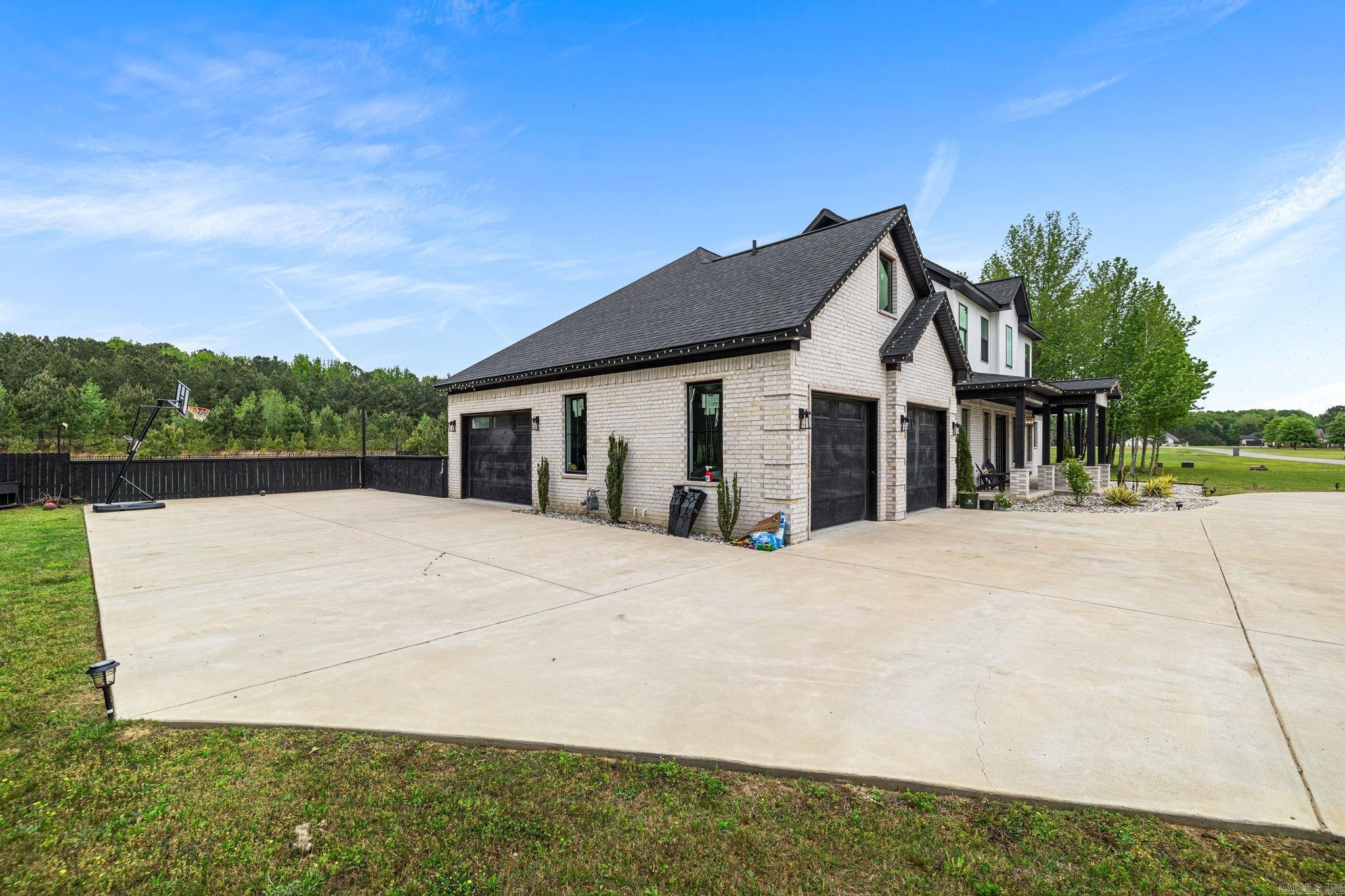 1609 Hunters Chase Rd  Jacksonville, AR