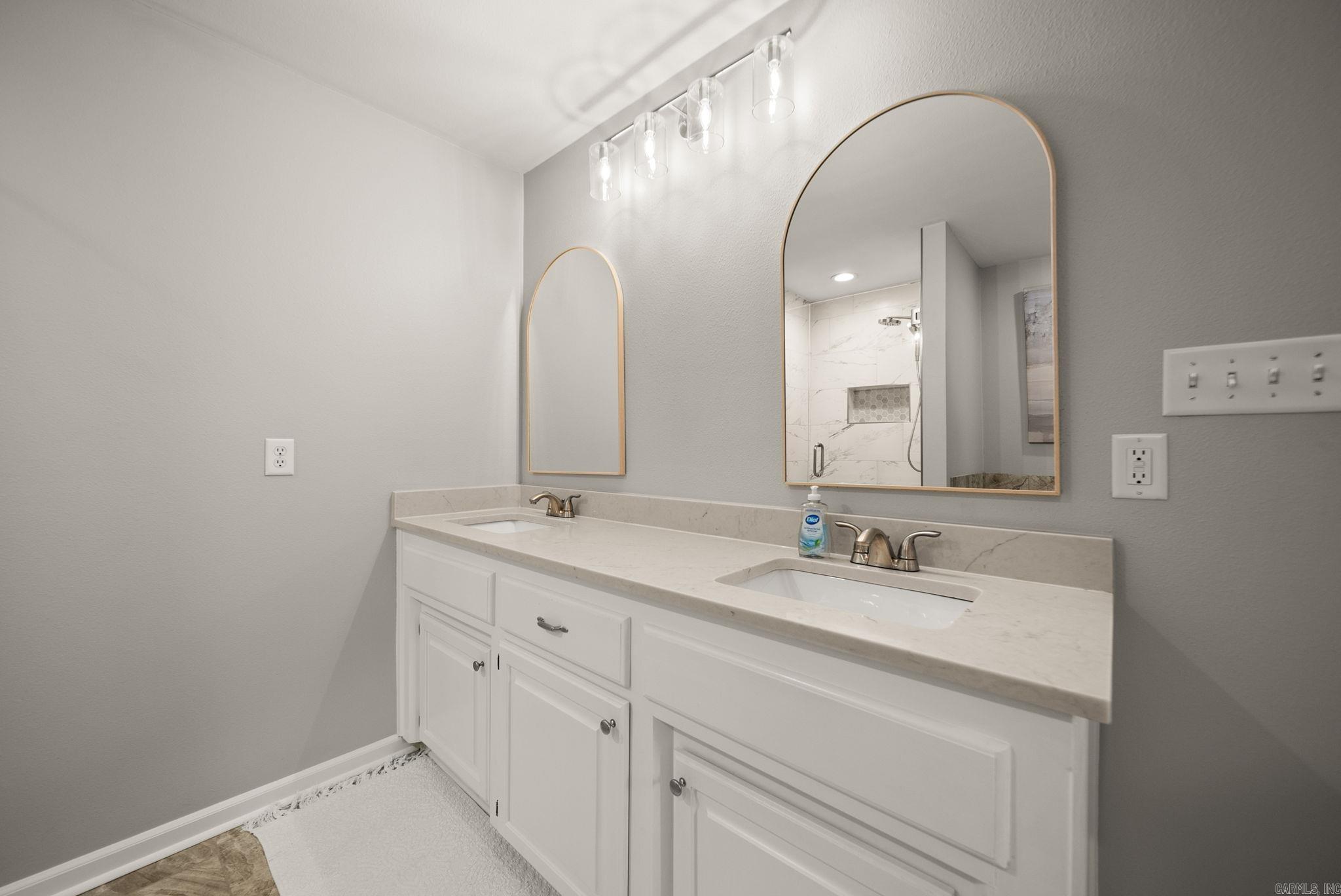 5 Zircon Dr  Maumelle, AR