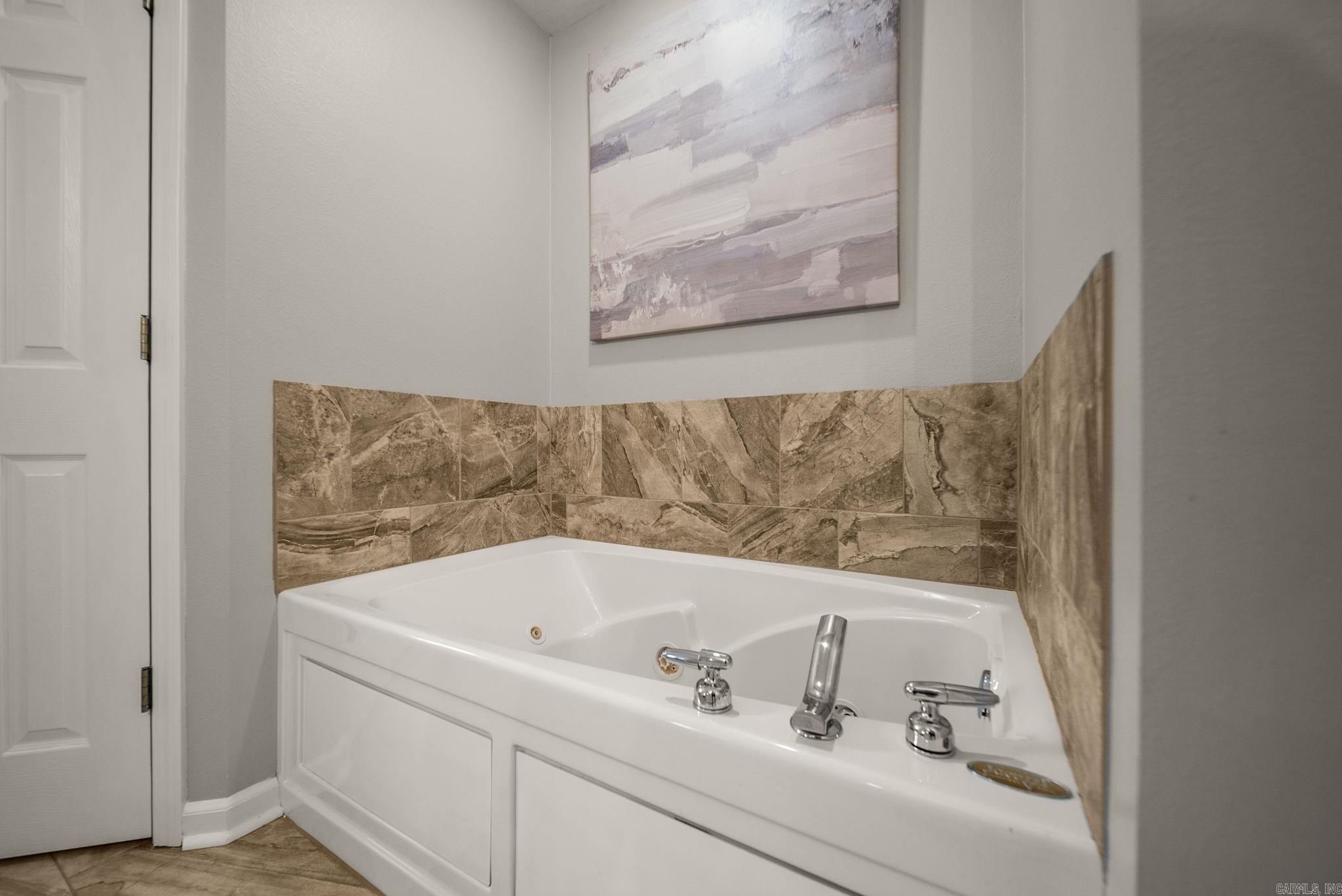 5 Zircon Dr  Maumelle, AR