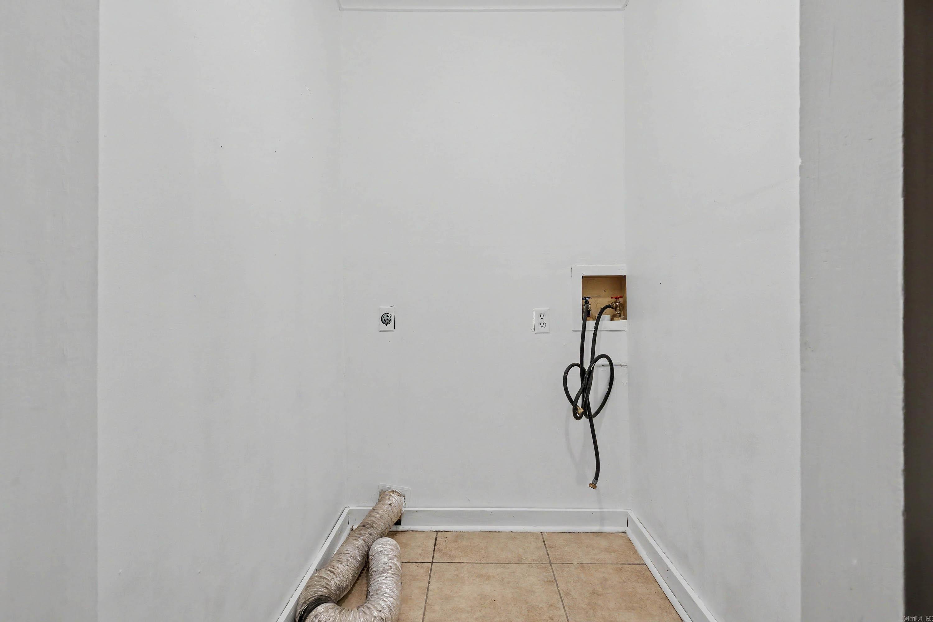 2317 Peach Tree Dr  Little Rock, AR