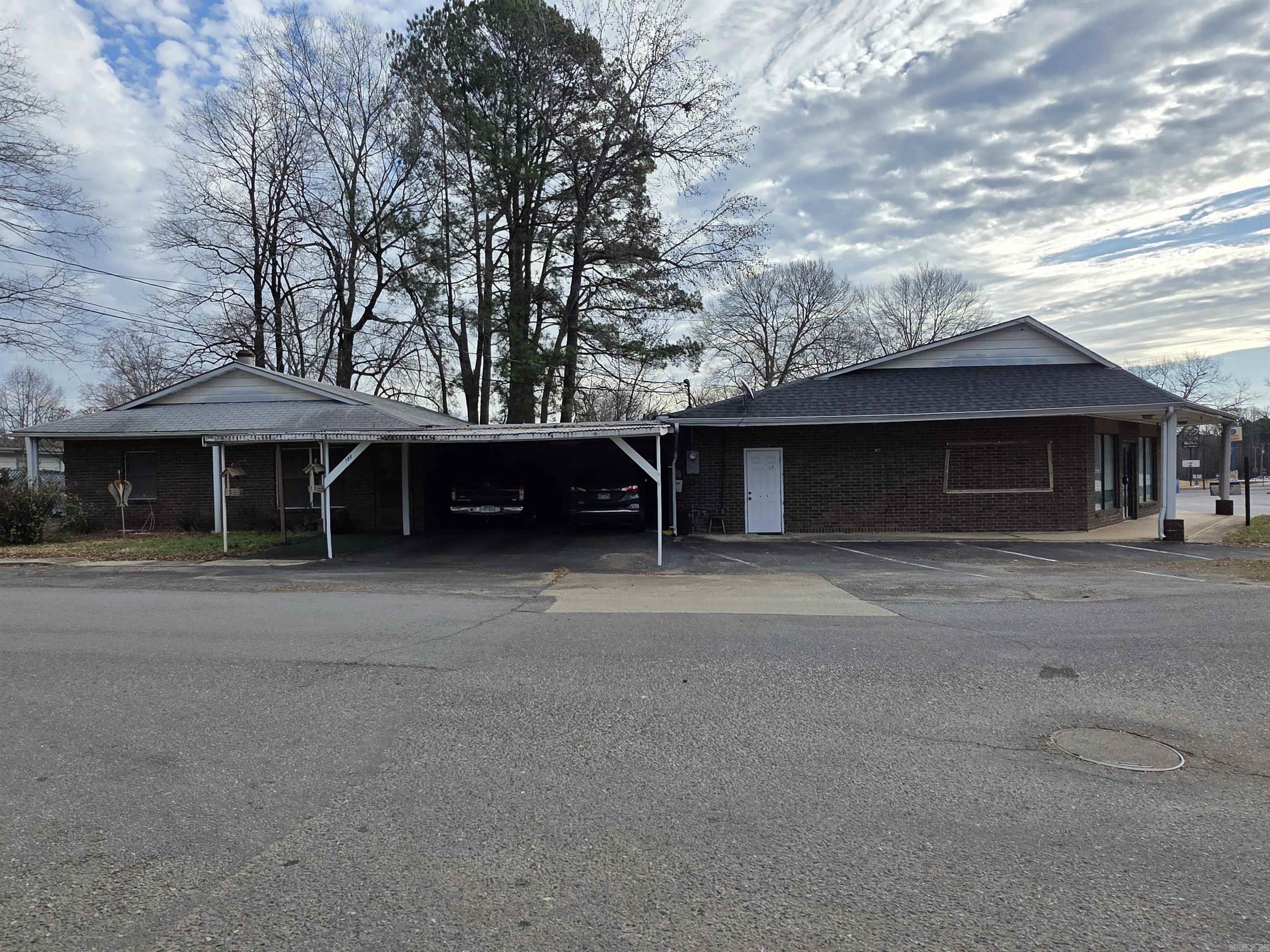 810 W Center  Sheridan, AR
