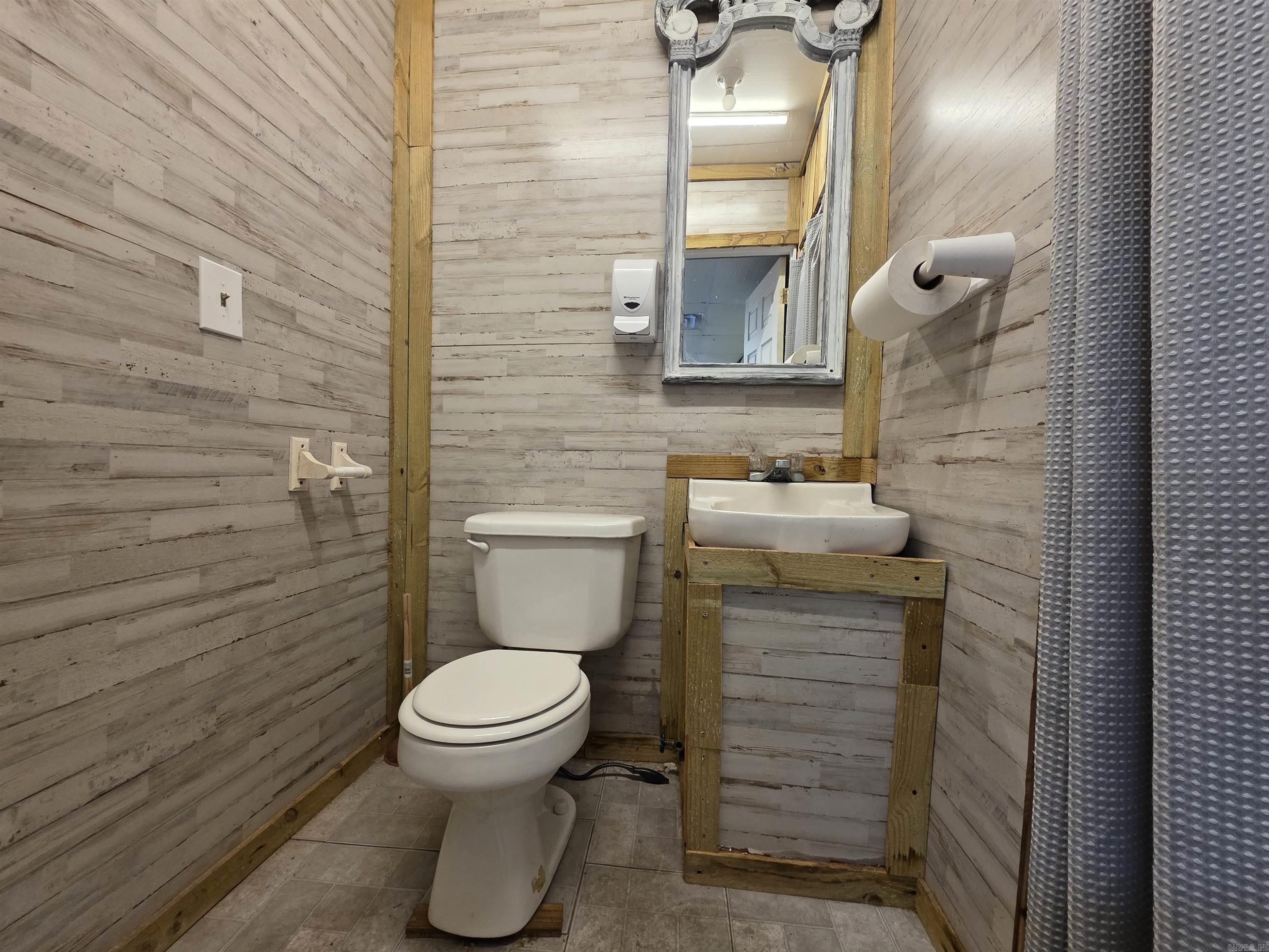 808 W Center  Sheridan, AR