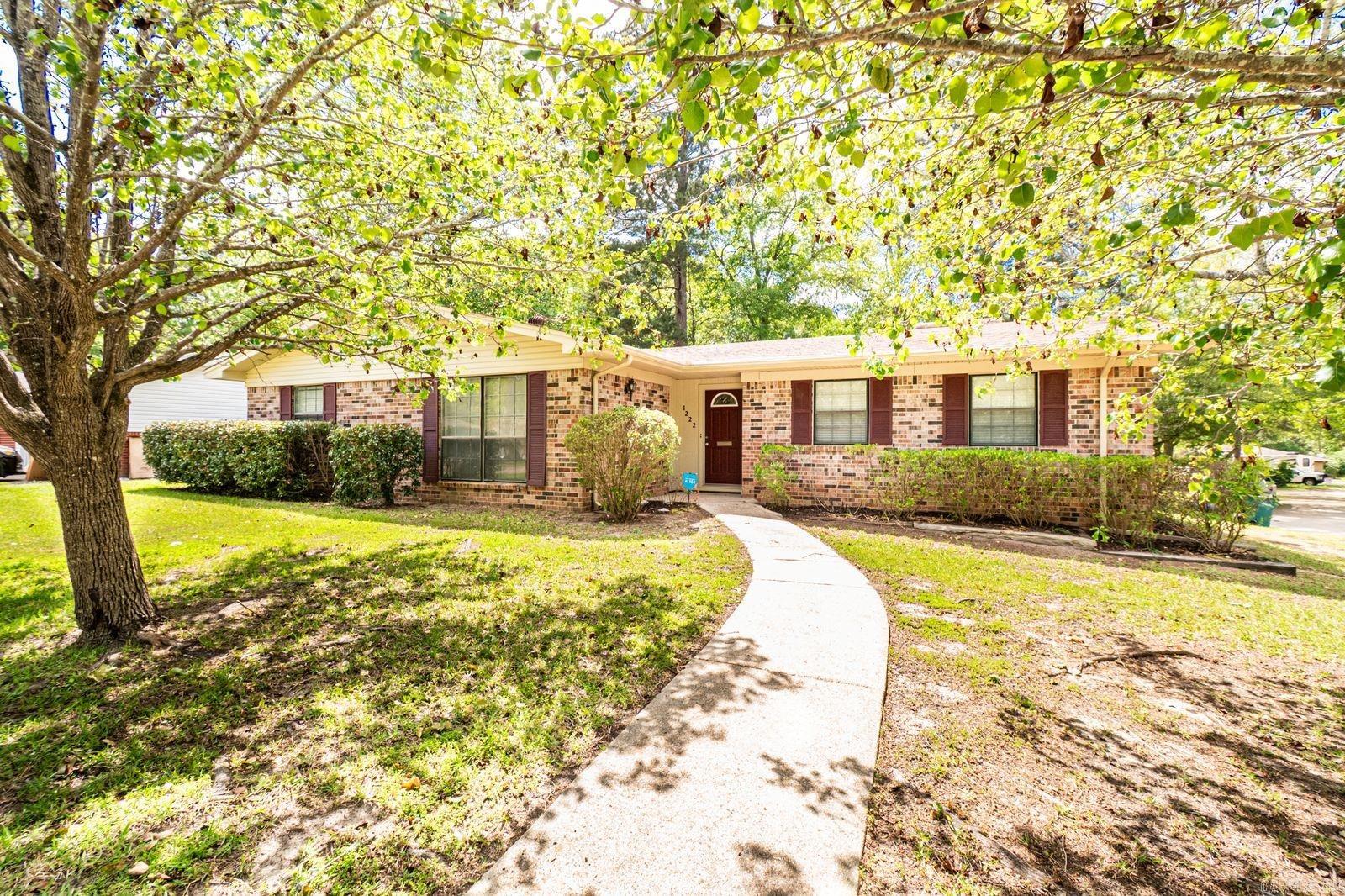 1222 Crestwood Dr.  El Dorado, AR