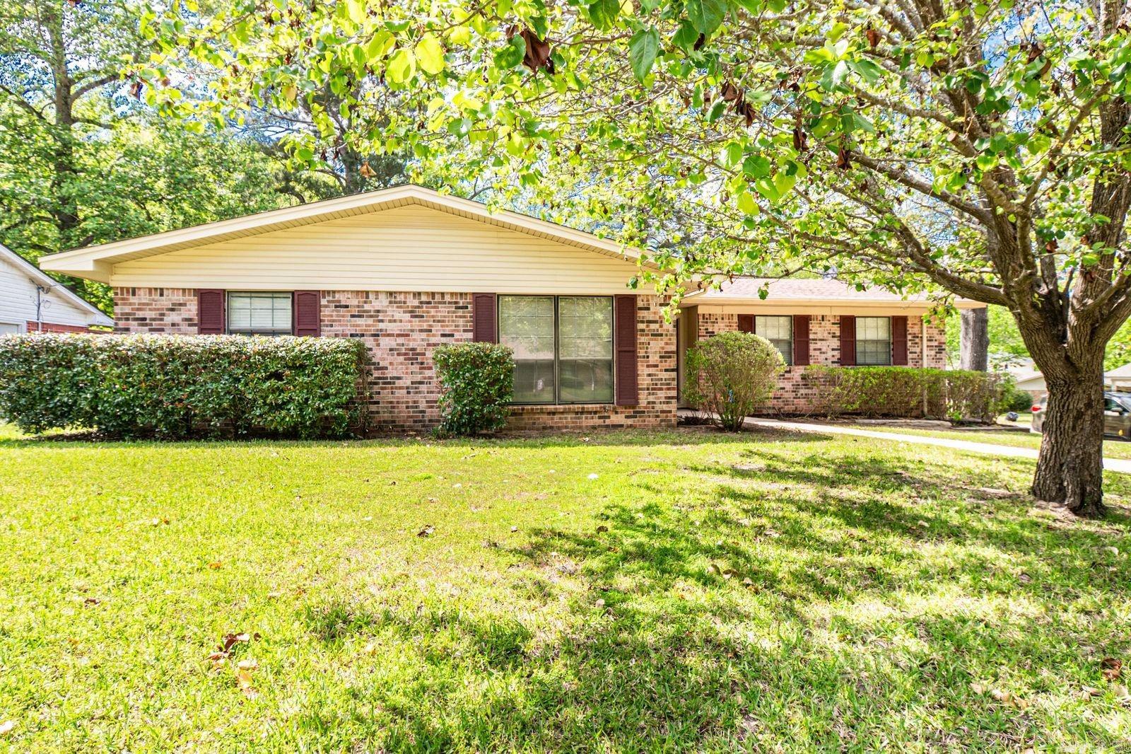 1222 Crestwood Dr.  El Dorado, AR