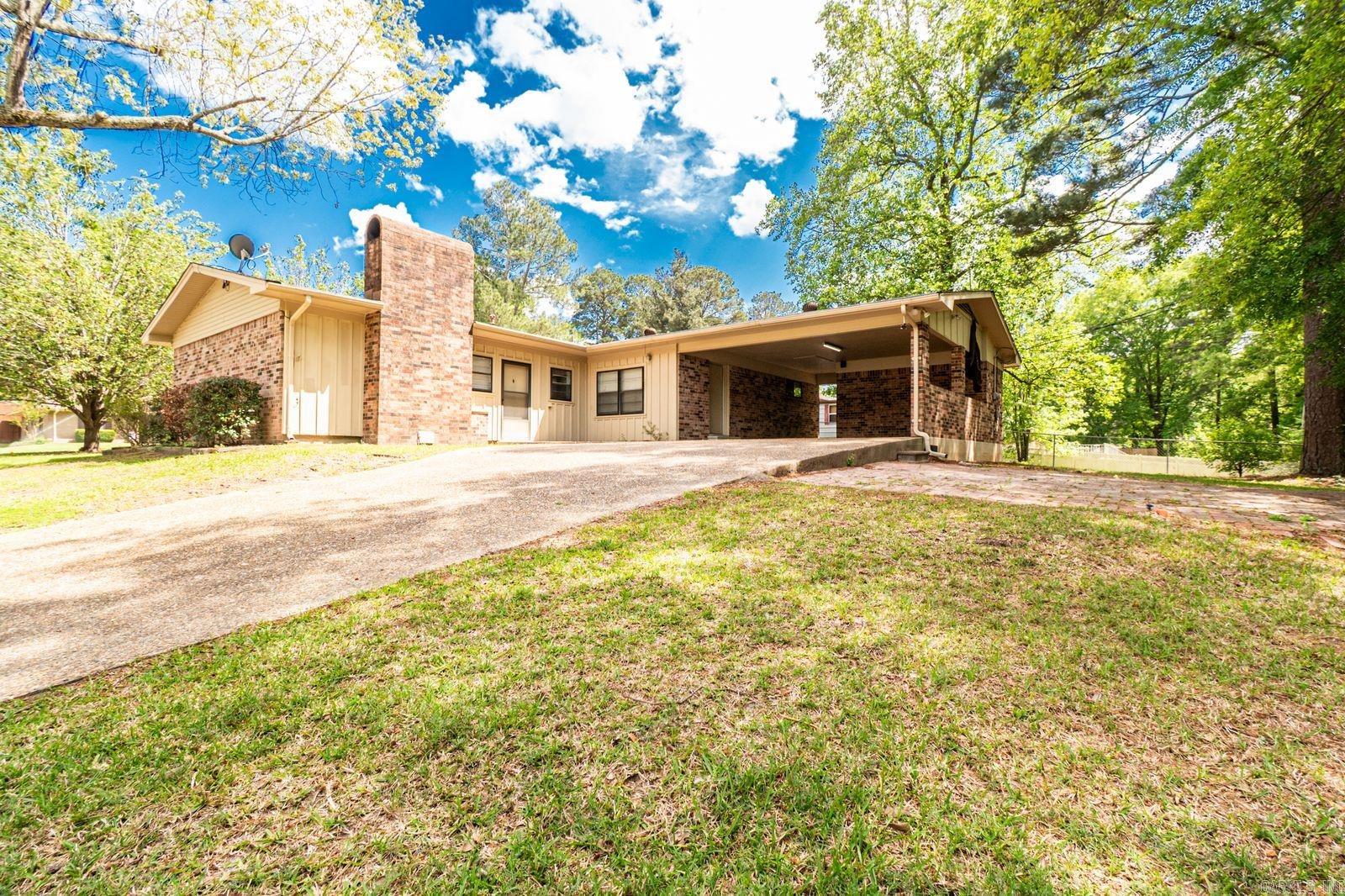 1222 Crestwood Dr.  El Dorado, AR