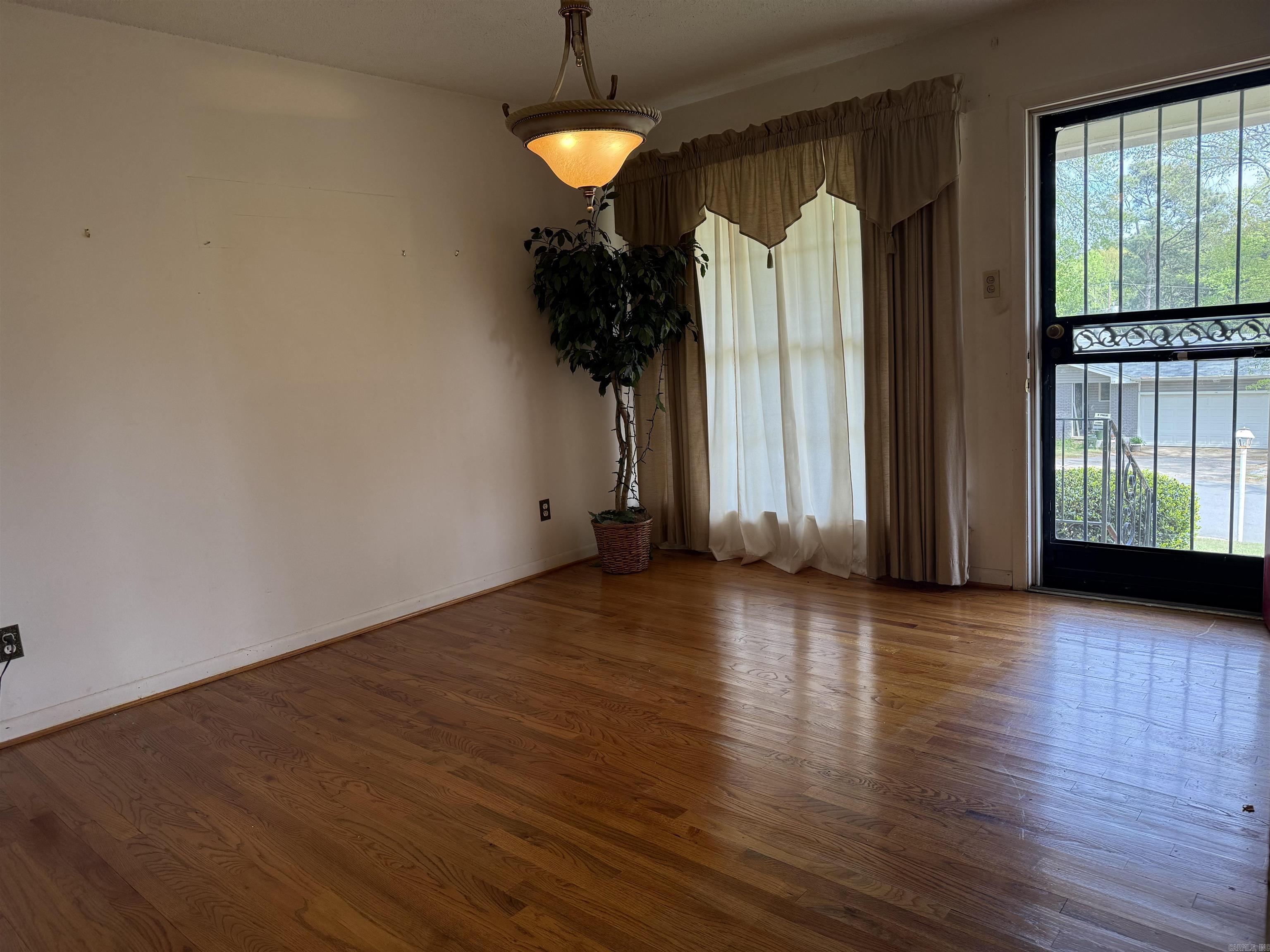 1234 Twin Lakes Drive Little Rock, AR 72205