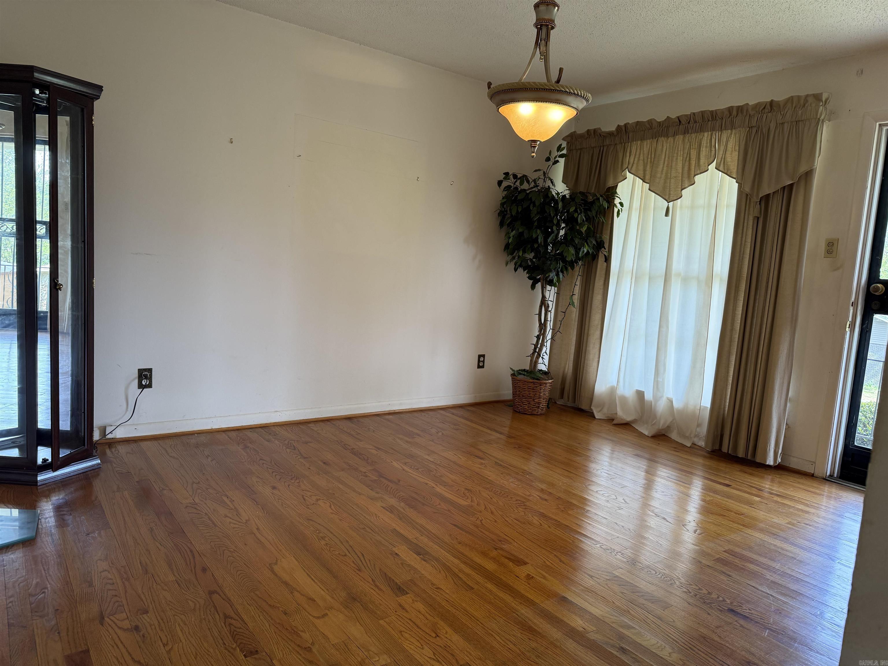 1234 Twin Lakes Drive Little Rock, AR 72205