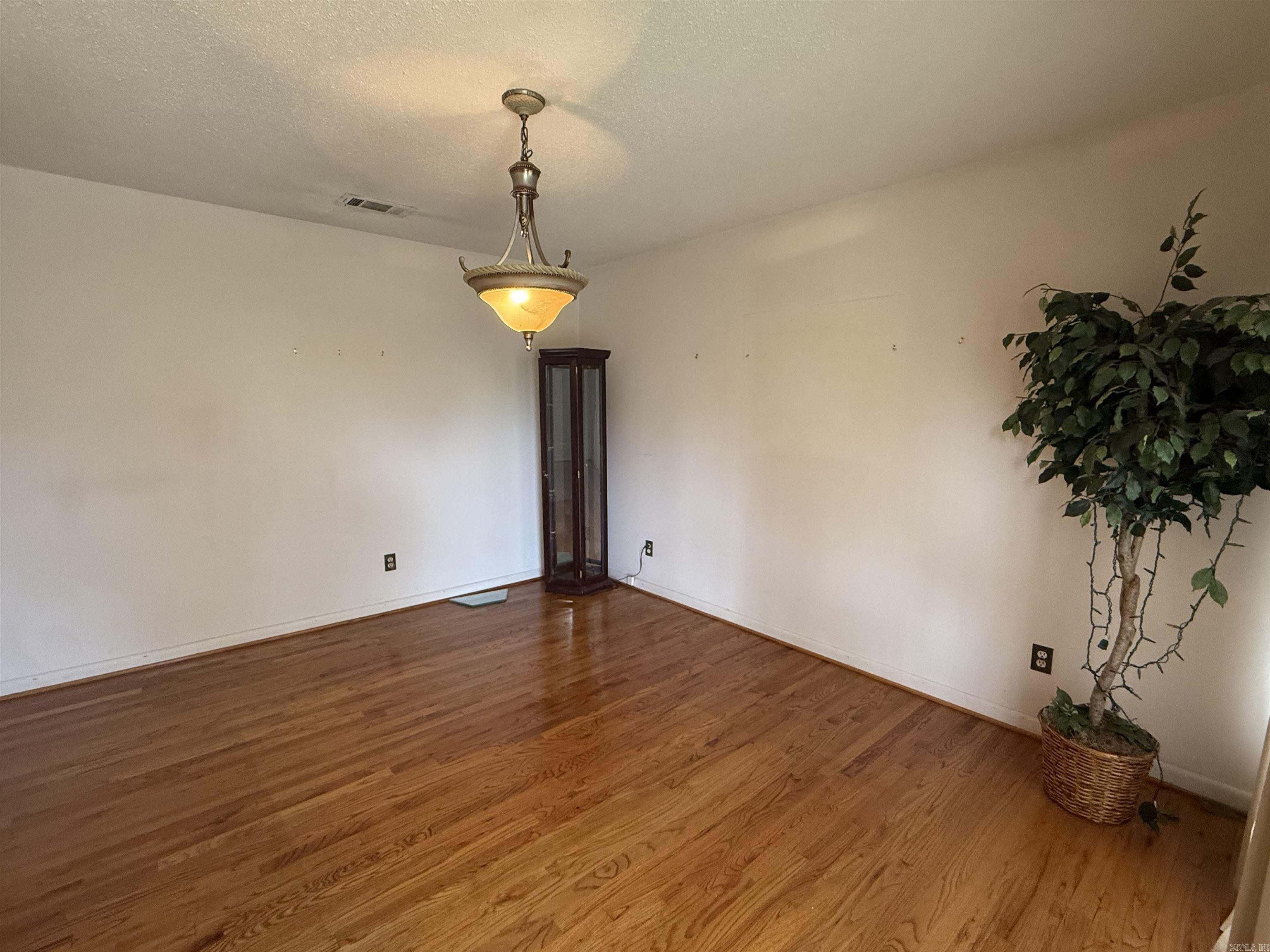 1234 Twin Lakes Drive Little Rock, AR 72205