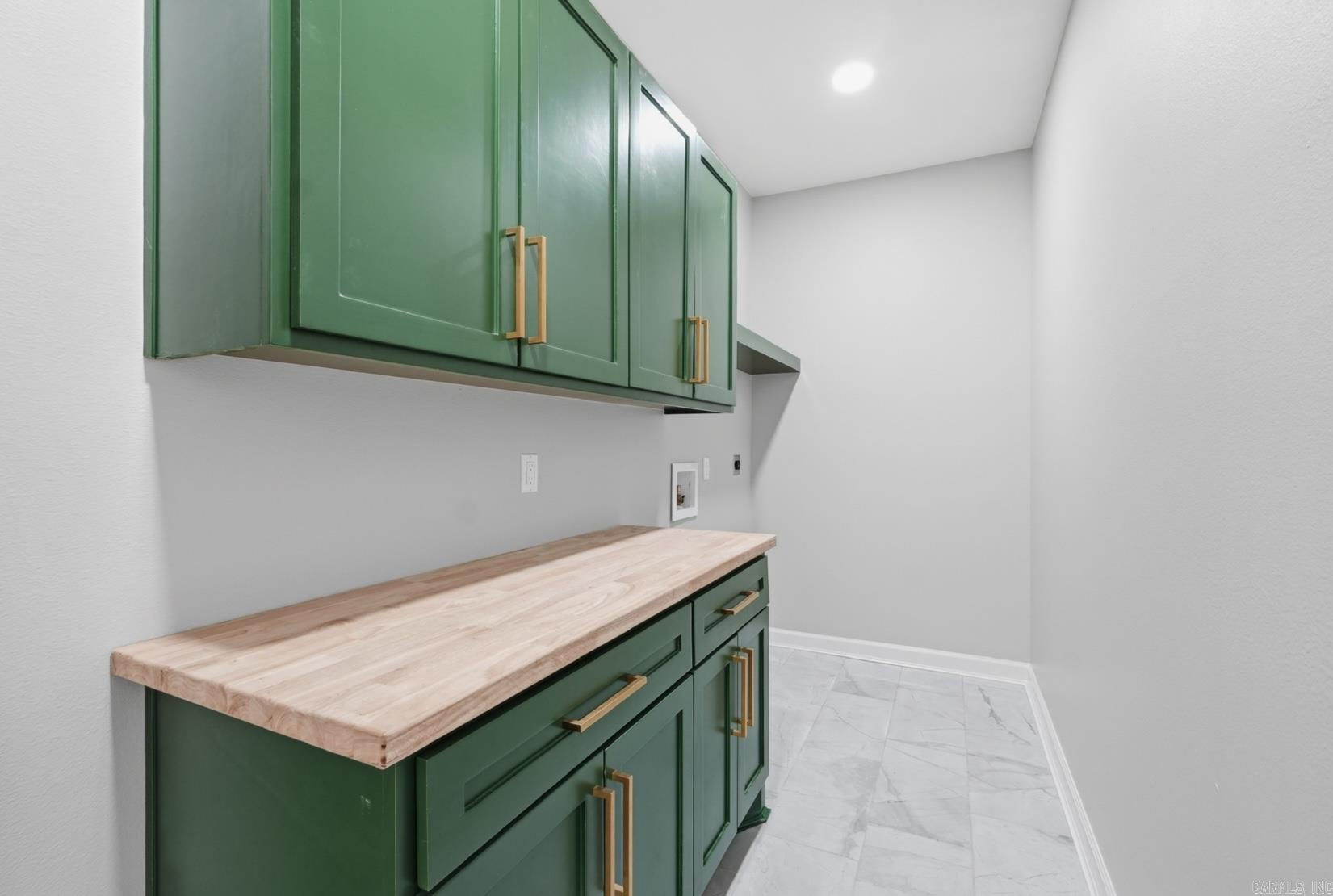 27625 Oak  Hensley, AR