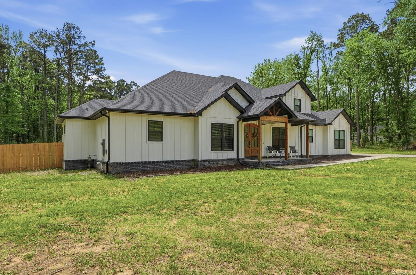 27625 Oak  Hensley, AR