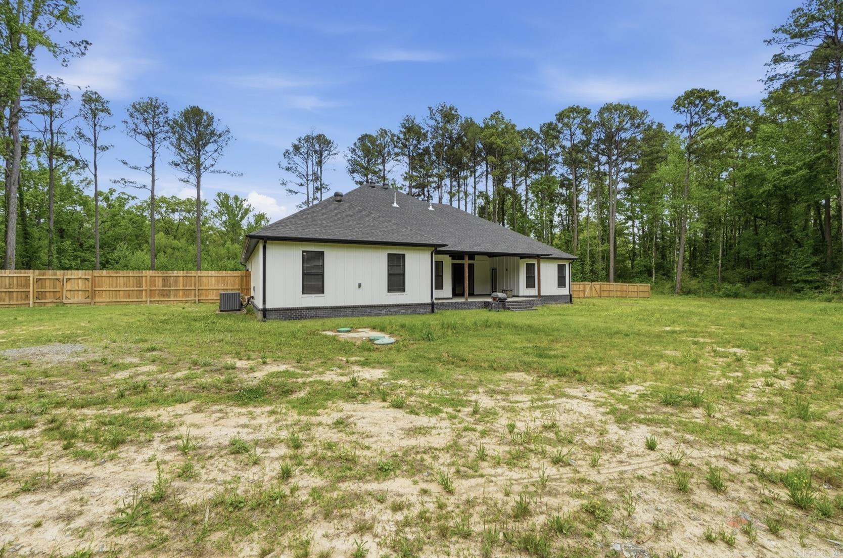 27625 Oak  Hensley, AR