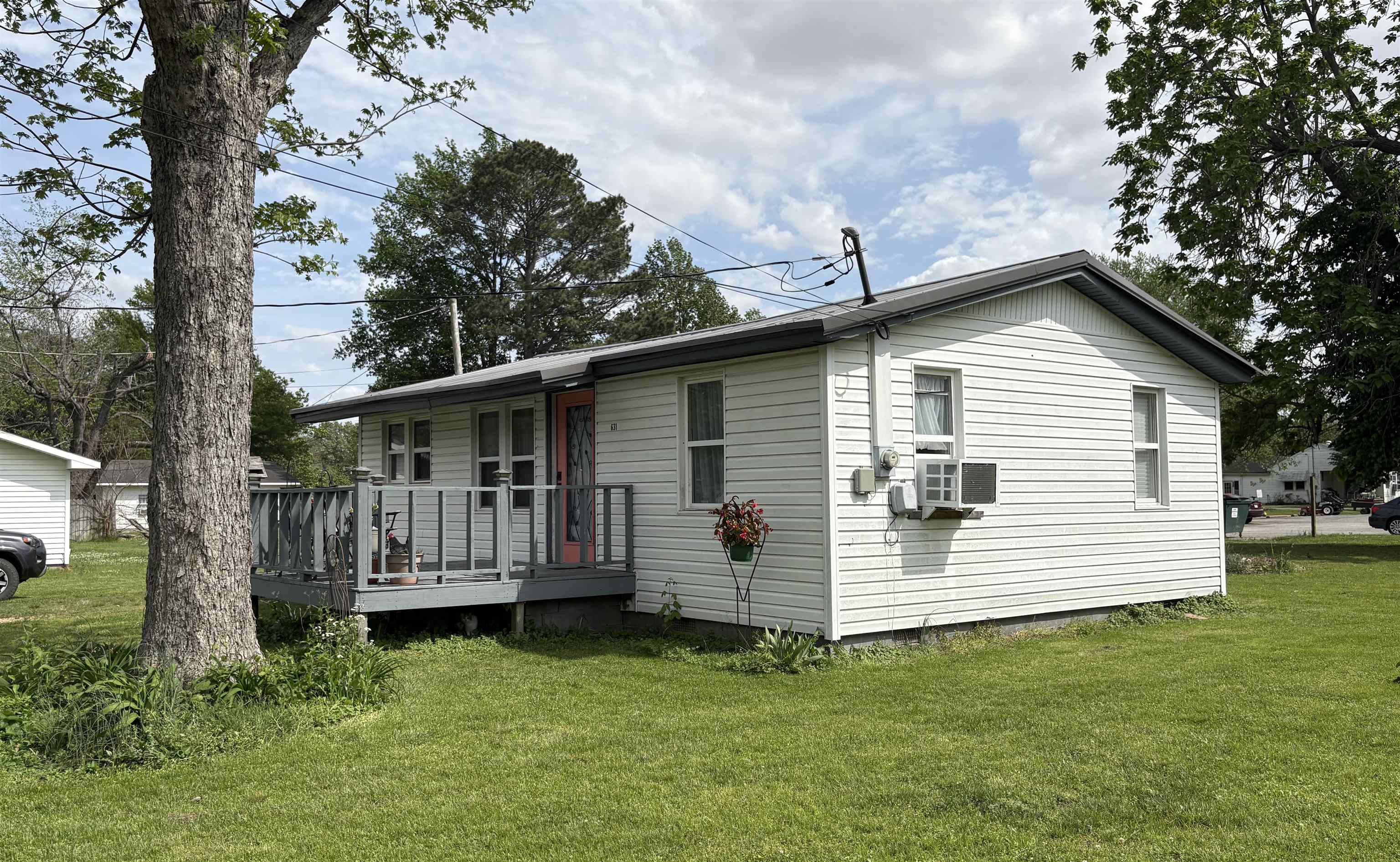 631 E Castleberry Street  Piggott, AR