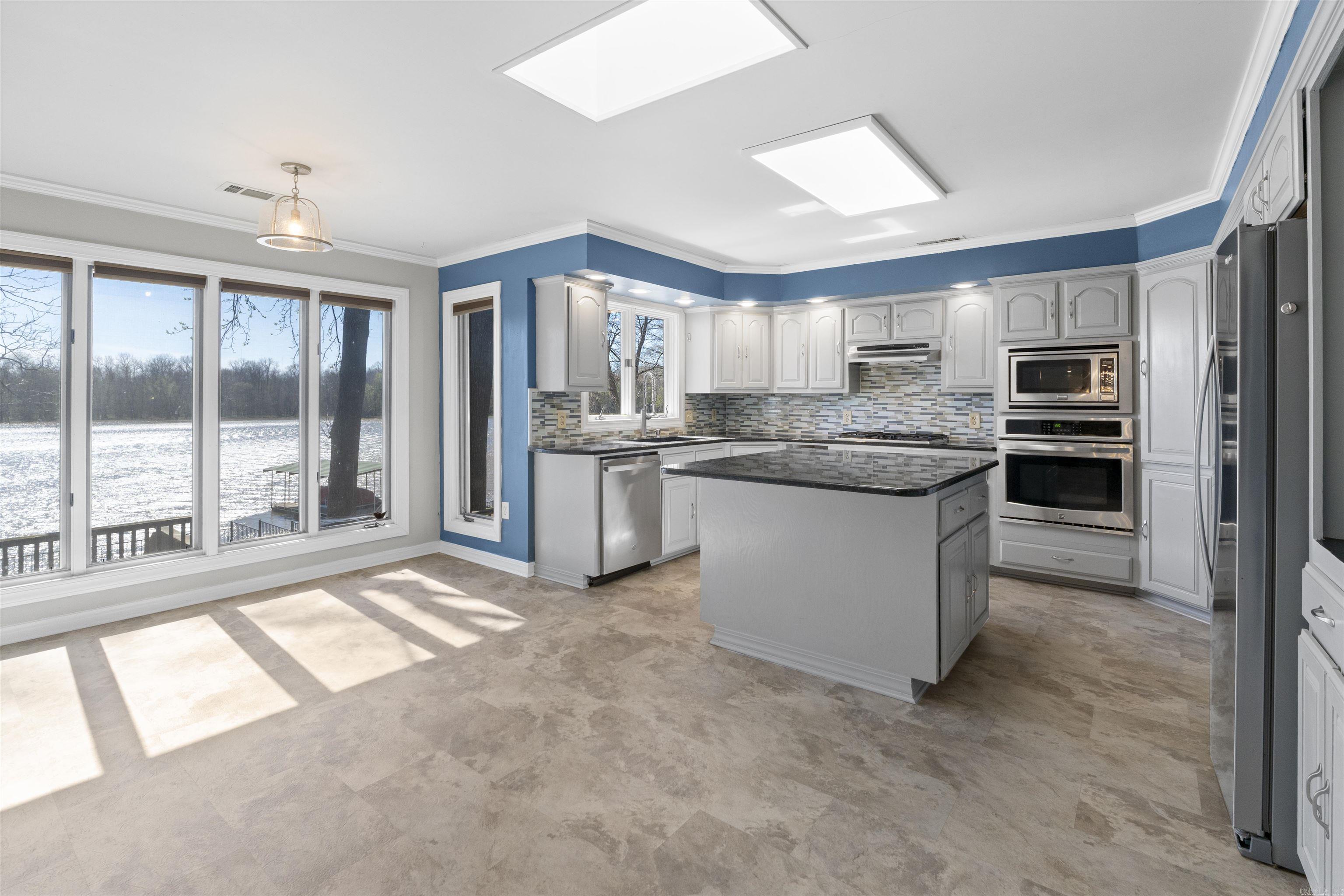 8 Riverwood  Maumelle, AR