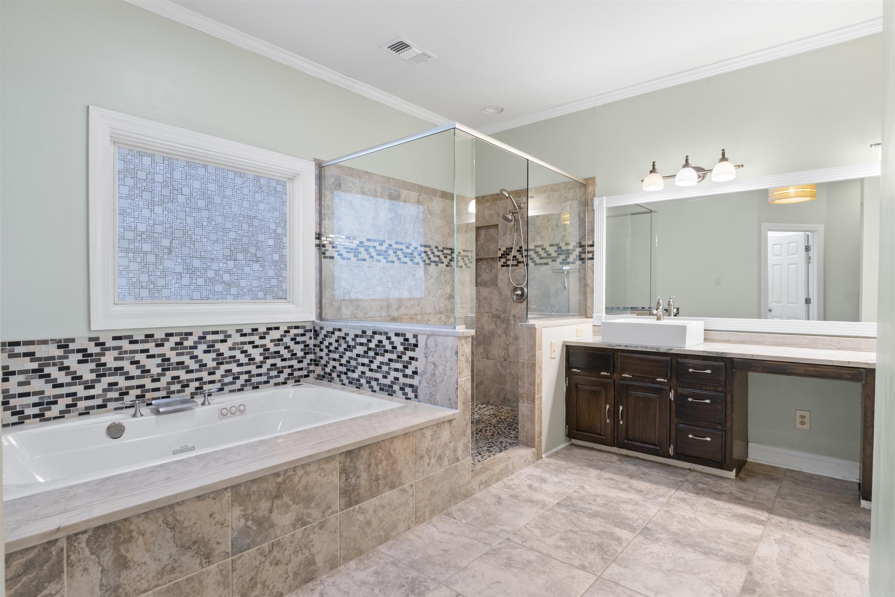 8 Riverwood  Maumelle, AR