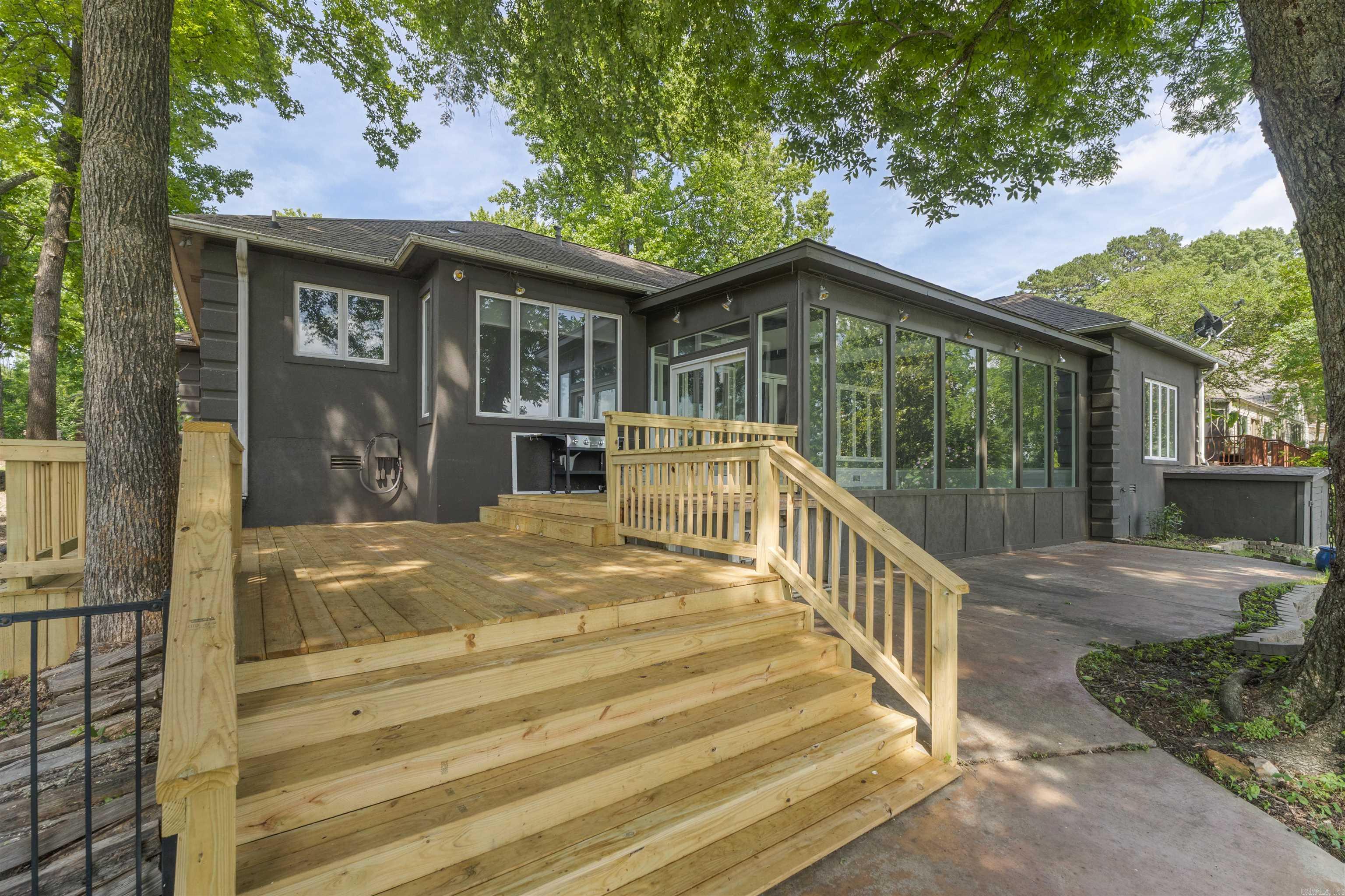 8 Riverwood  Maumelle, AR