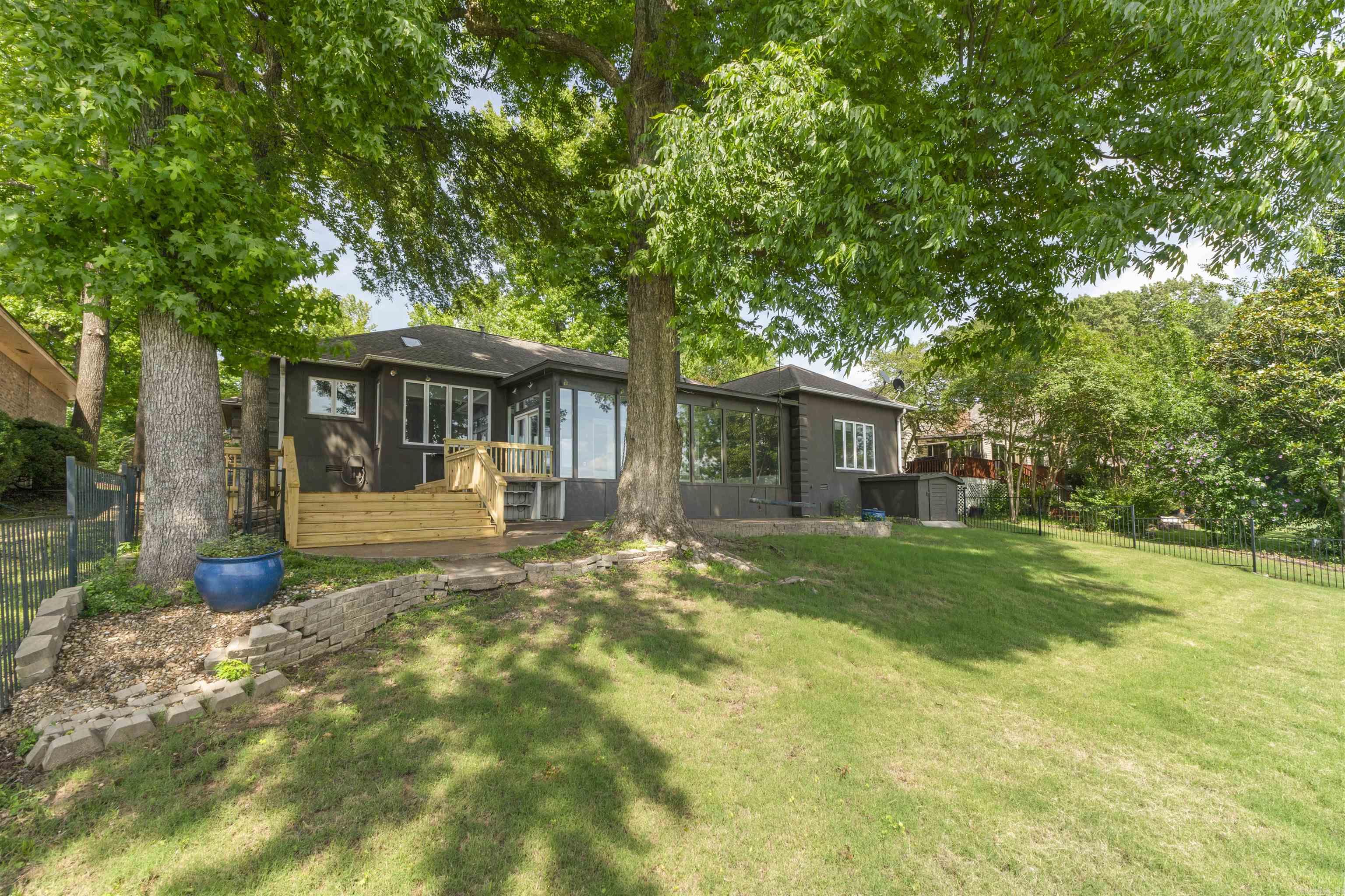 8 Riverwood  Maumelle, AR