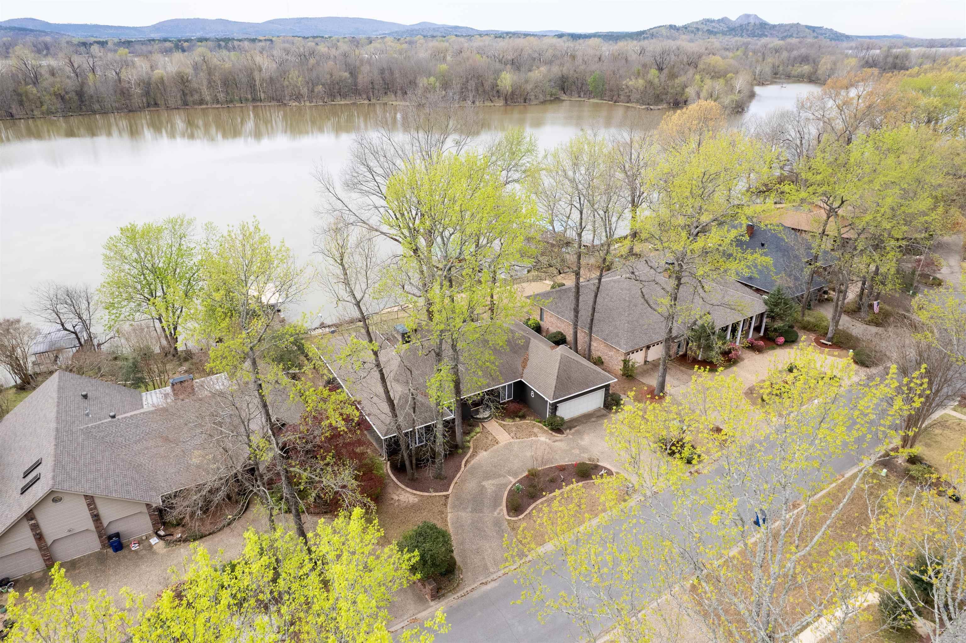 8 Riverwood  Maumelle, AR
