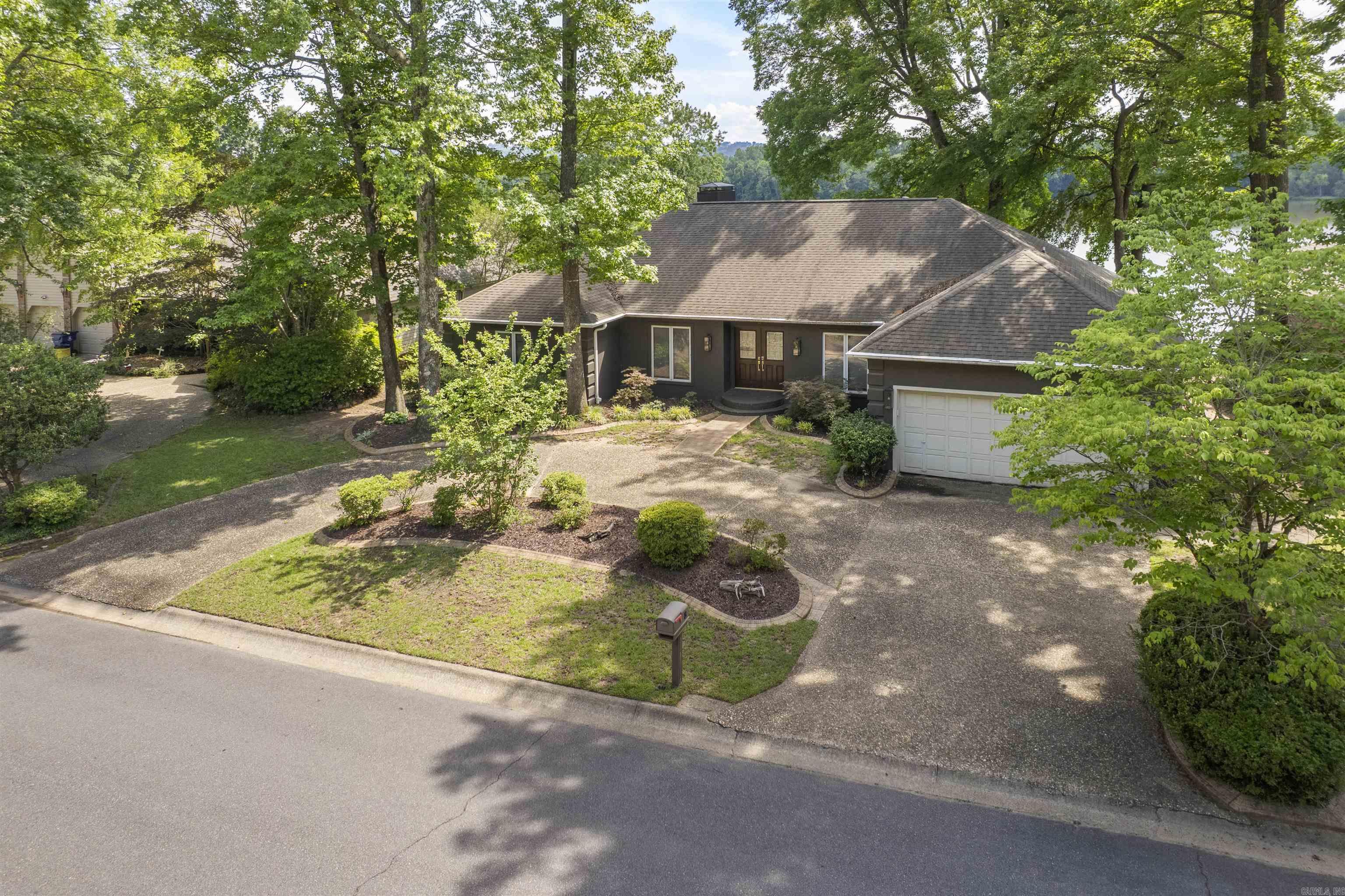 8 Riverwood  Maumelle, AR