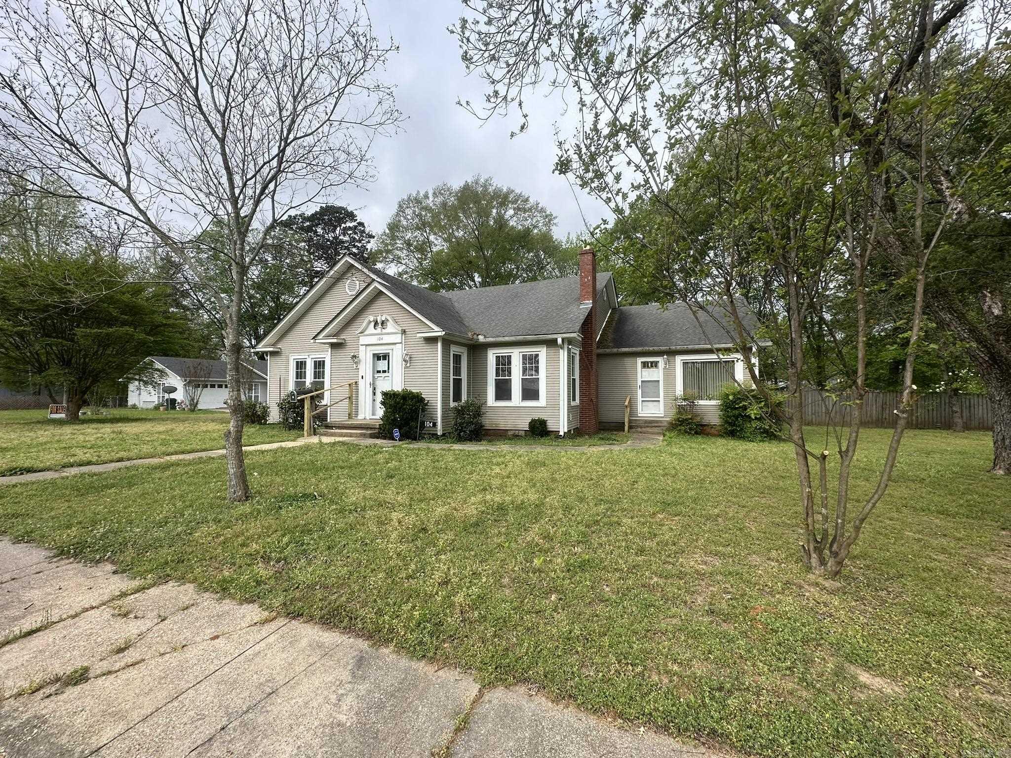 104 S Gannaway  Warren, AR