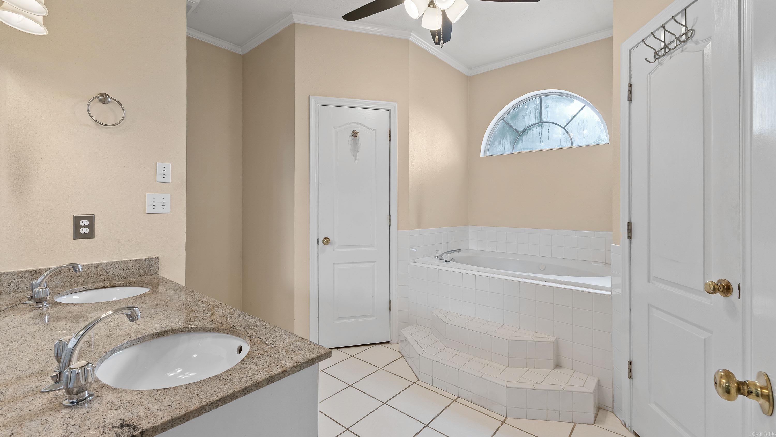 7005 Forest Oak  Texarkana, AR