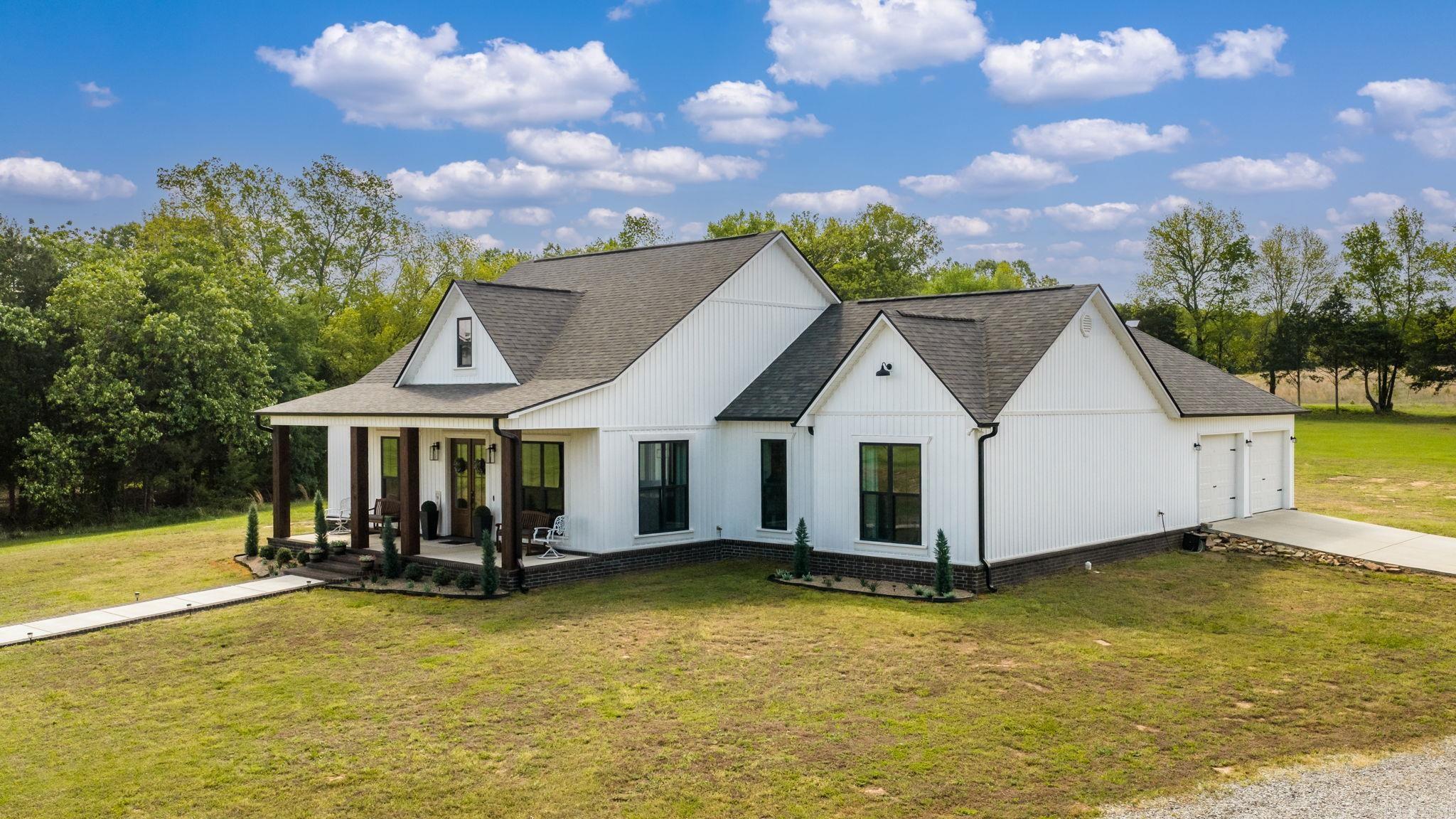 107 Holloway  Greenbrier, AR