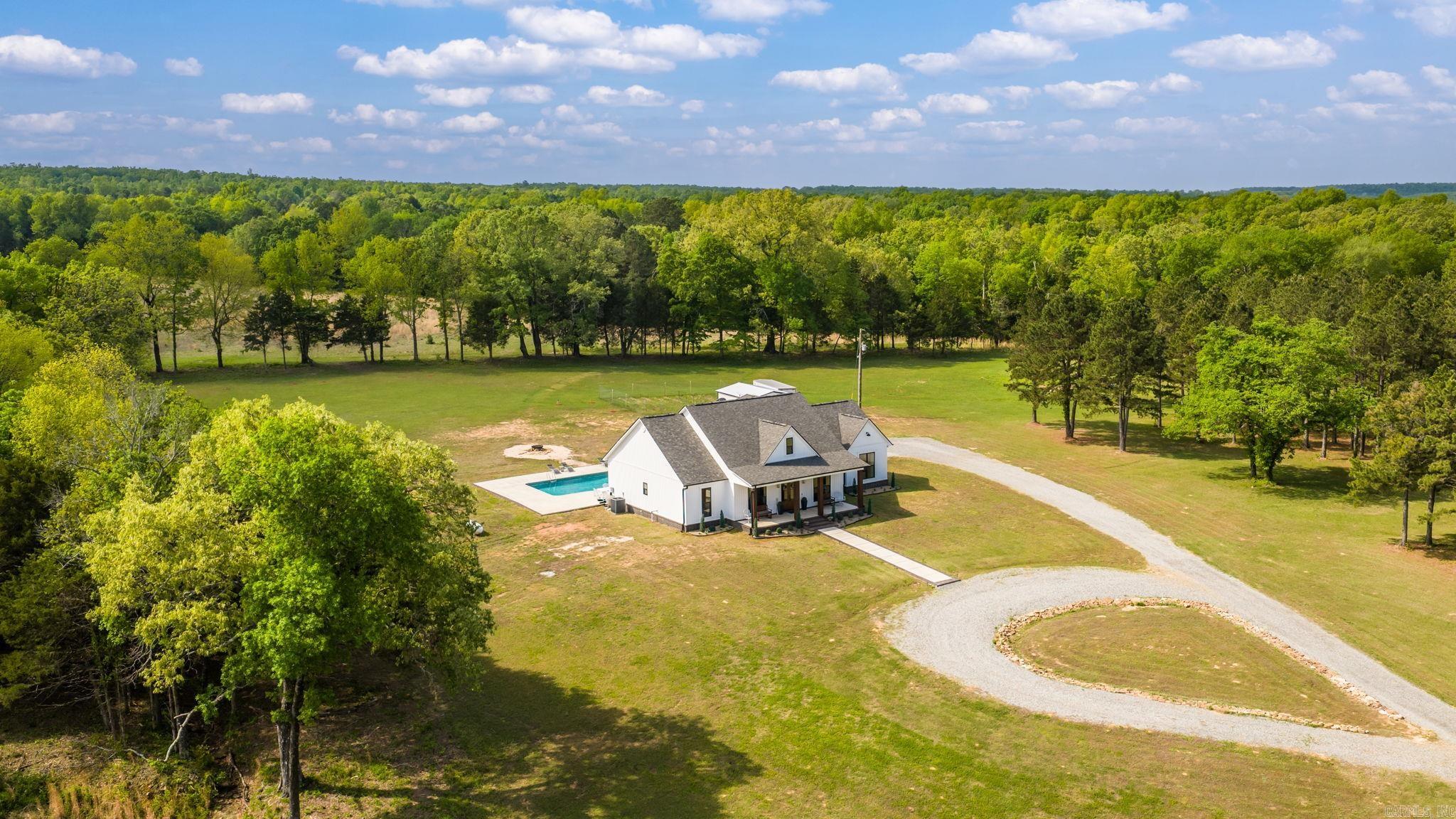 107 Holloway  Greenbrier, AR