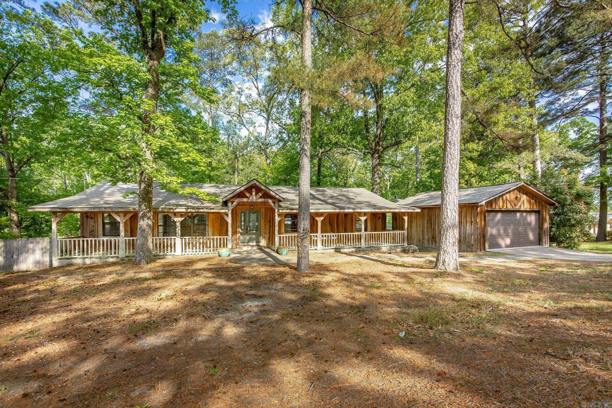 1600 E Lakeview  Benton, AR