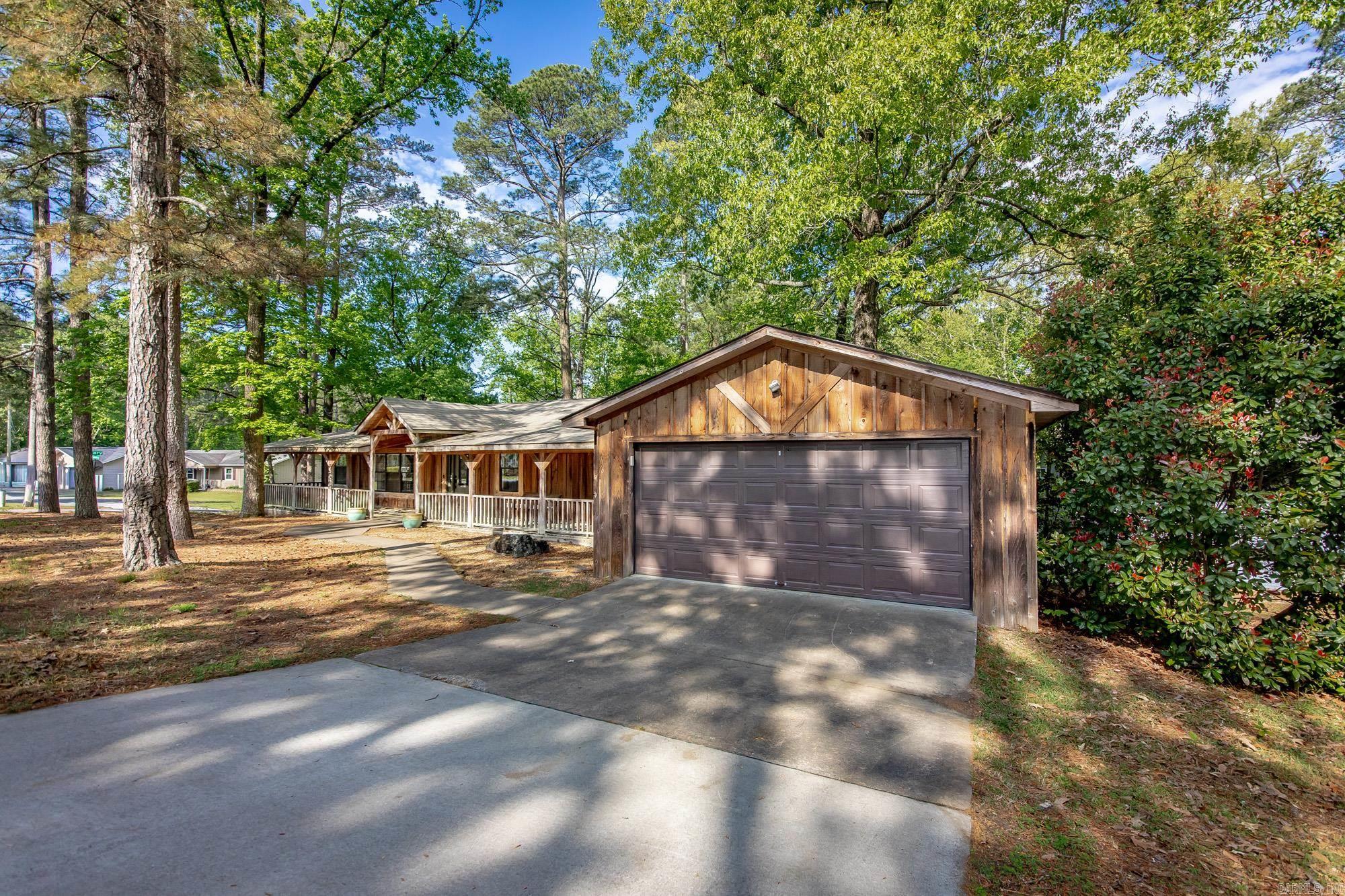 1600 E Lakeview  Benton, AR