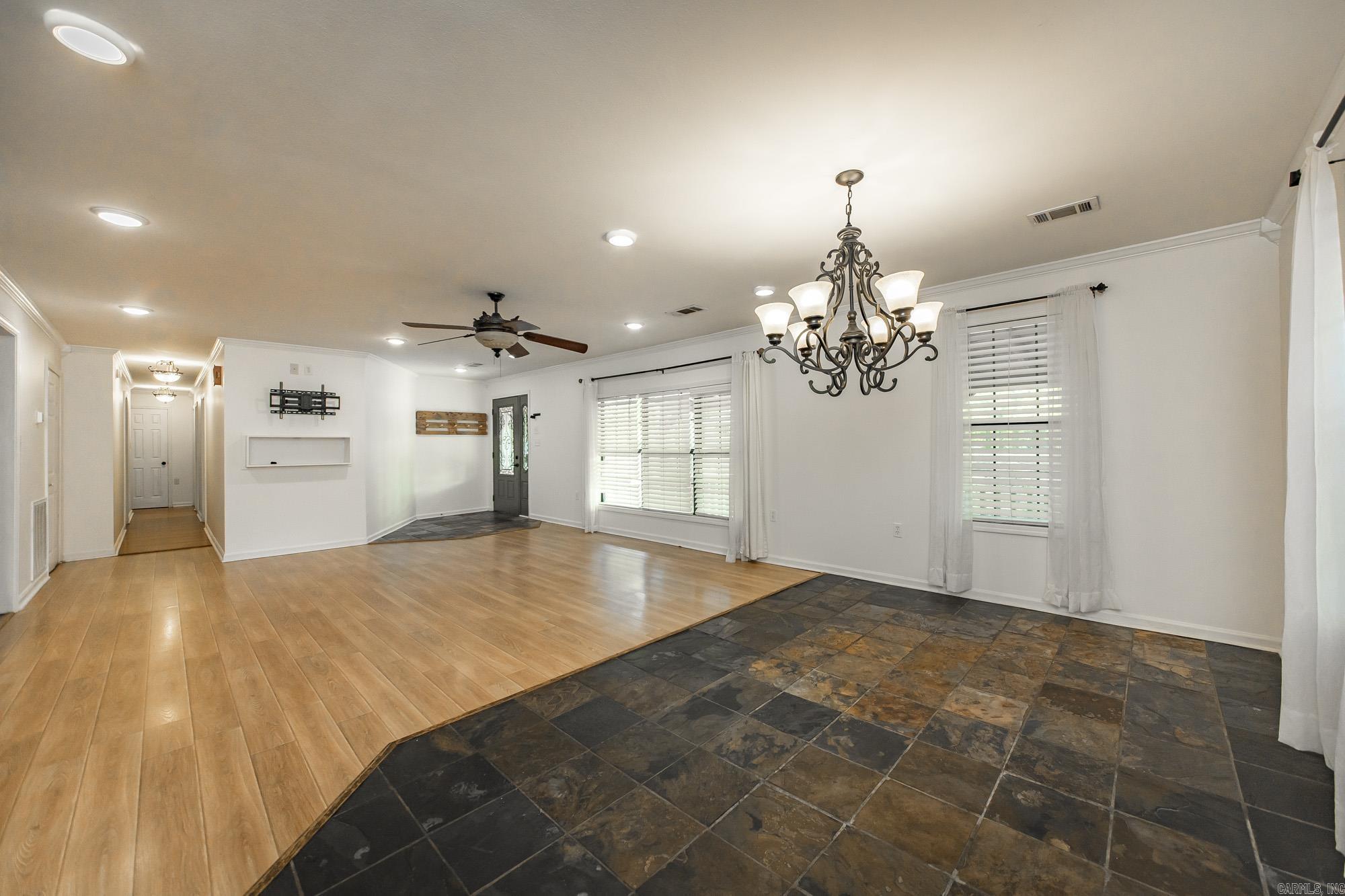 1600 E Lakeview  Benton, AR