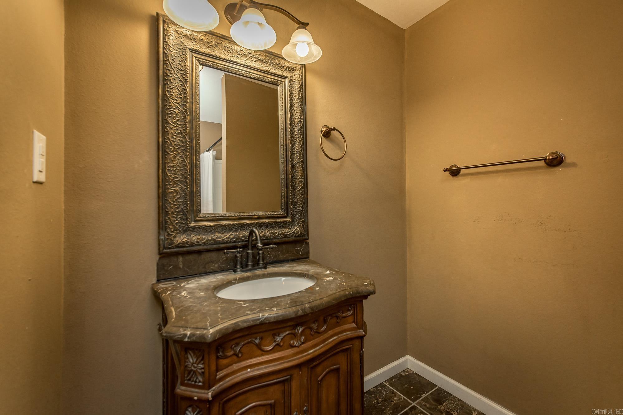 1600 E Lakeview  Benton, AR