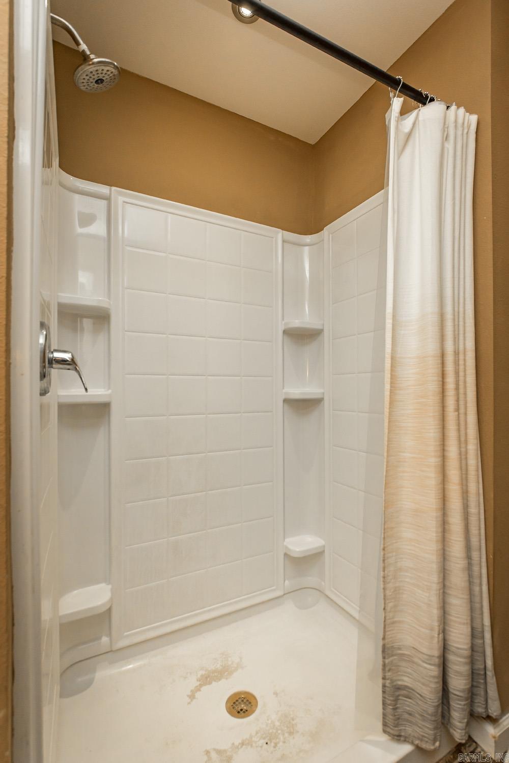 1600 E Lakeview  Benton, AR