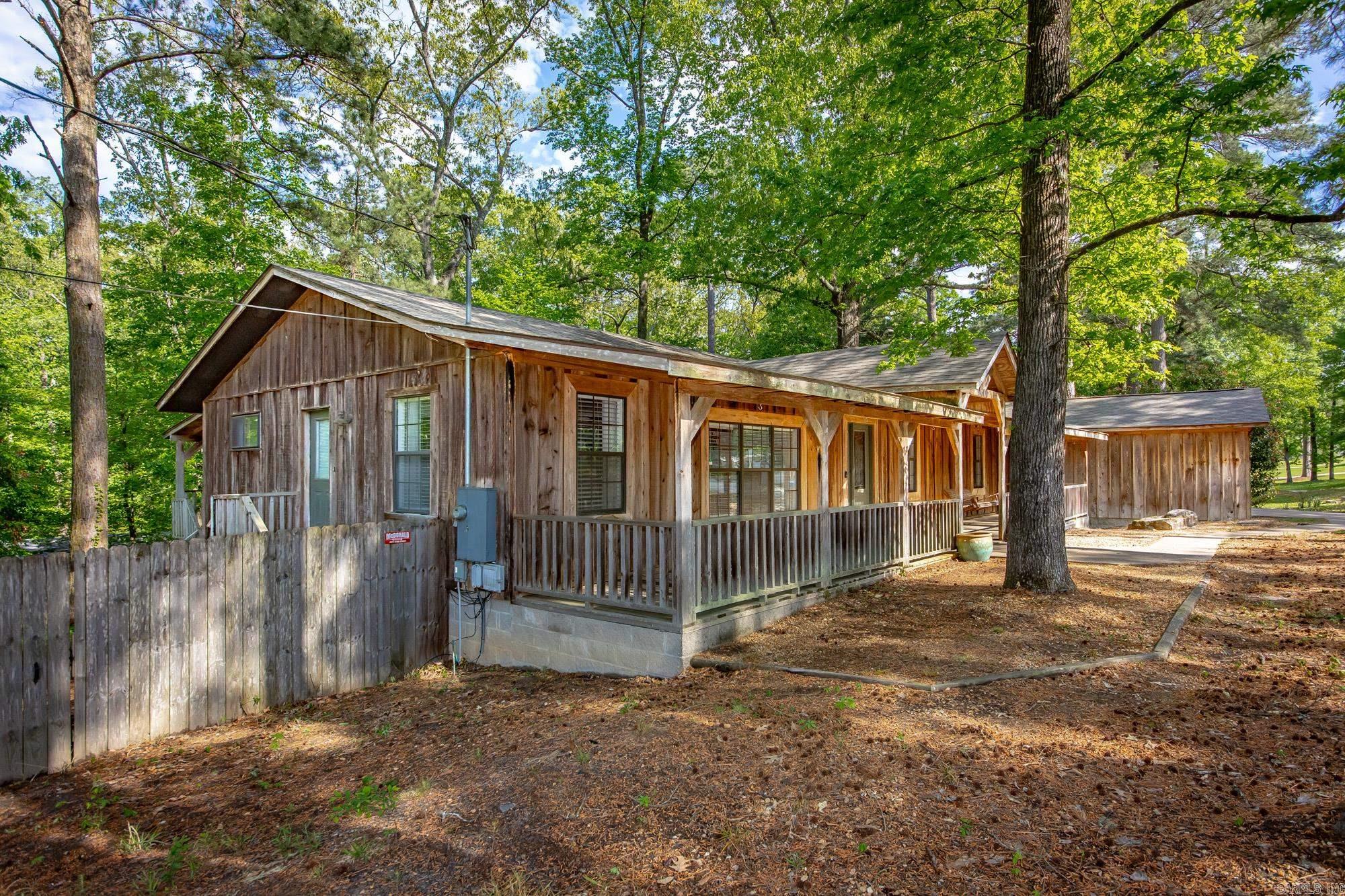 1600 E Lakeview  Benton, AR