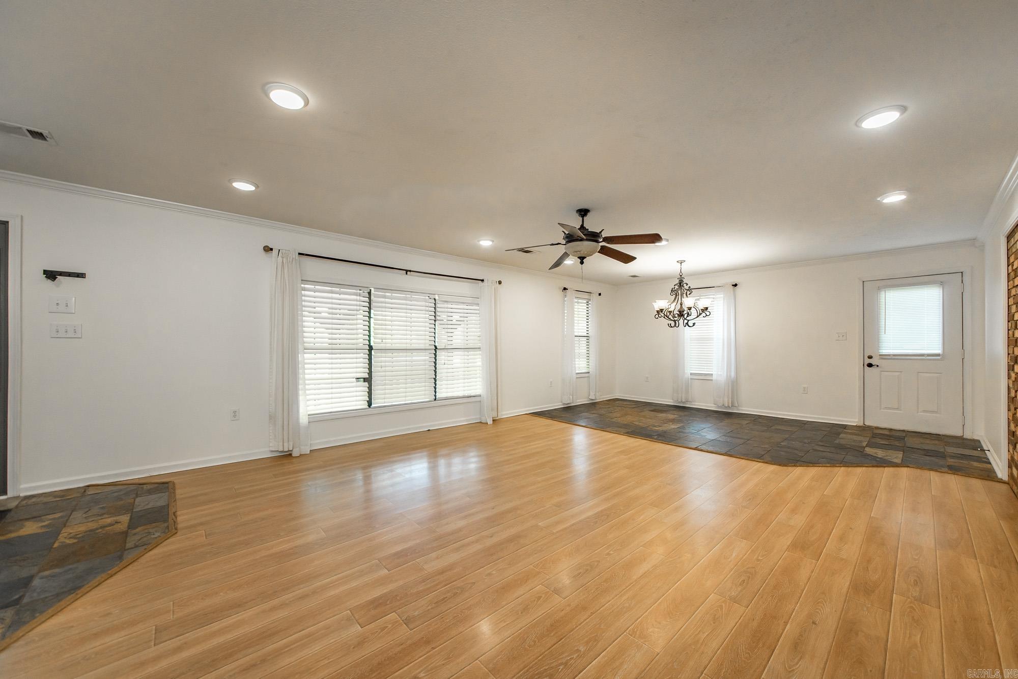 1600 E Lakeview  Benton, AR